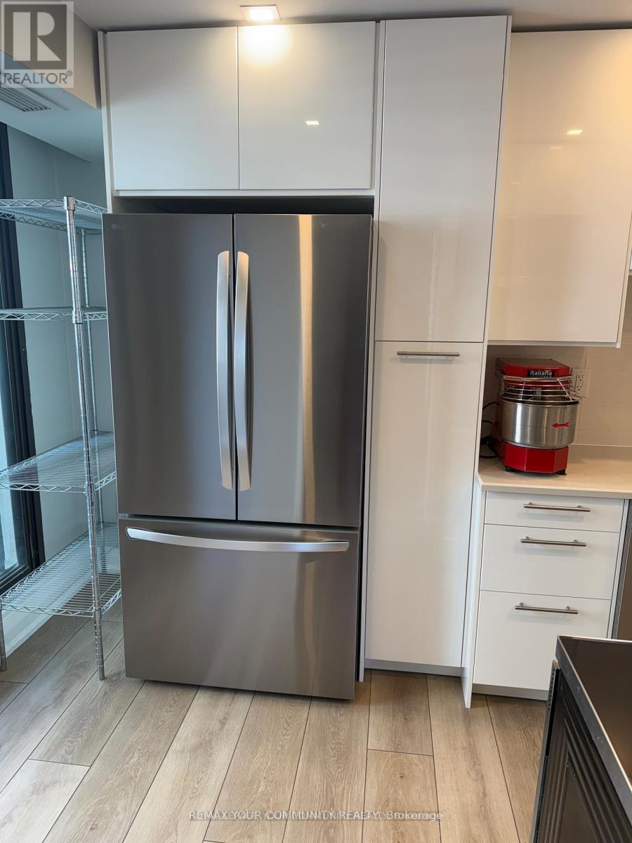 811 - 80 Quebec Avenue, Toronto, Ontario  M6P 4B7 - Photo 12 - W12804314