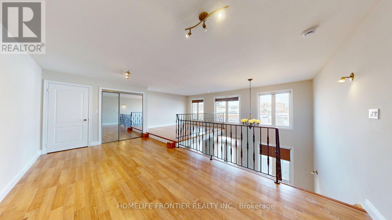 103 - 3545 Lakeshore Boulevard W, Toronto, Ontario  M8W 1P4 - Photo 2 - W12804336