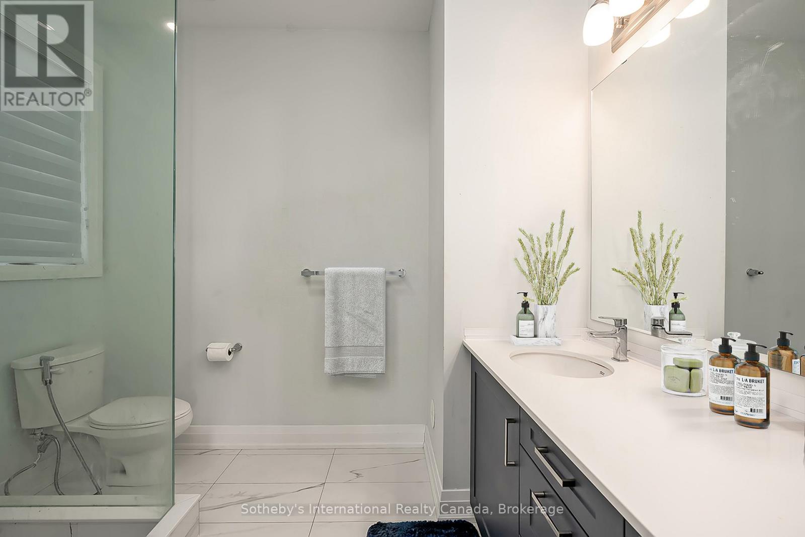 1492 Yellow Rose Circle, Oakville, Ontario  L6M 4G3 - Photo 15 - W12803558