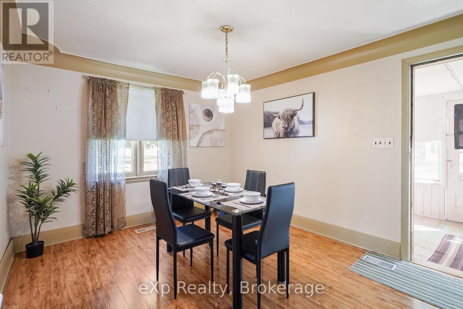 21 Elgin Street, Southwest Middlesex, Ontario  N0L 1A0 - Photo 15 - X12804378
