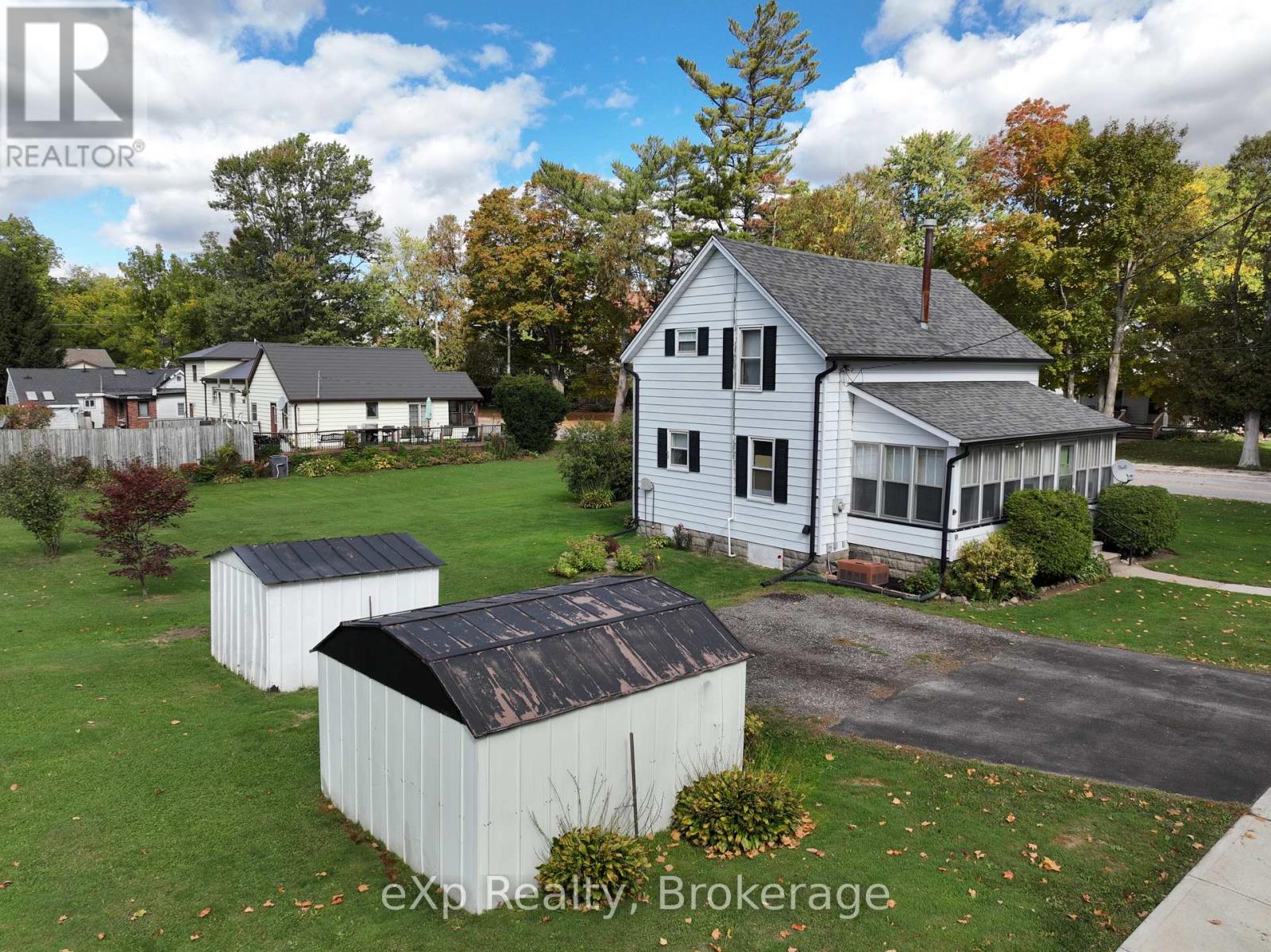 21 Elgin Street, Southwest Middlesex, Ontario  N0L 1A0 - Photo 39 - X12804378