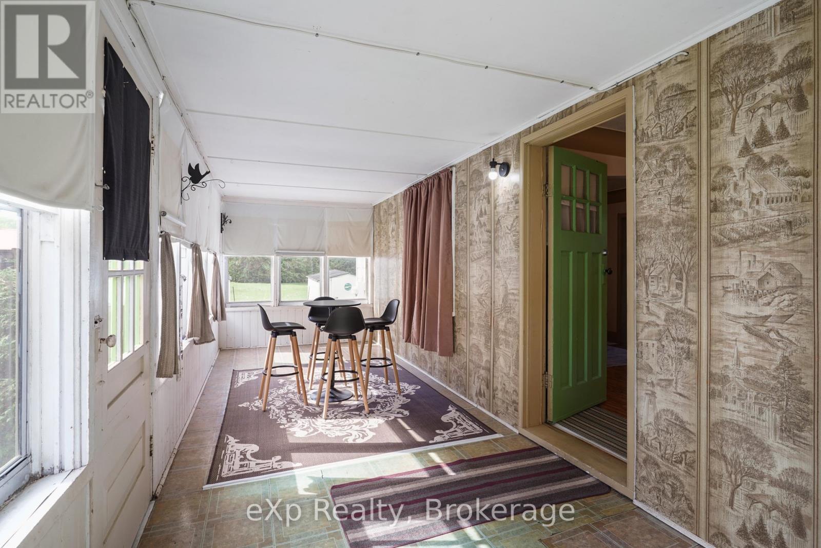 21 Elgin Street, Southwest Middlesex, Ontario  N0L 1A0 - Photo 4 - X12804378