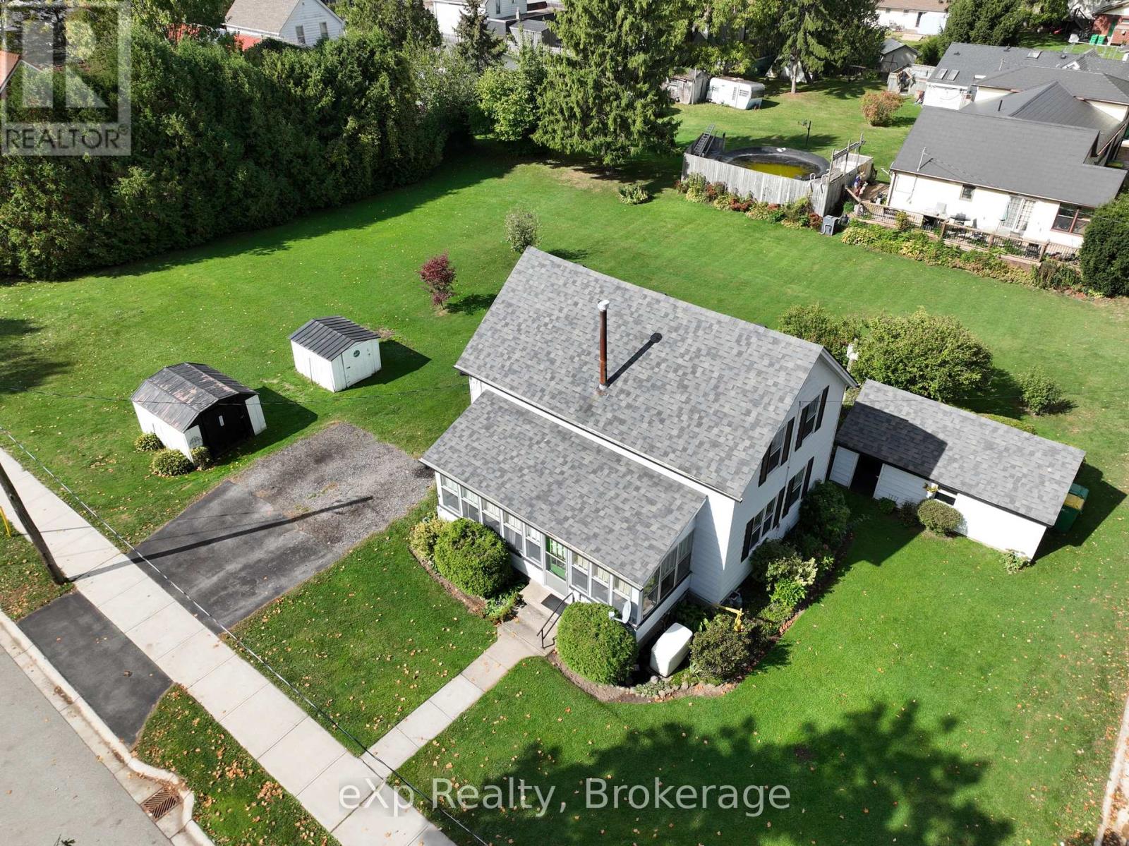 21 Elgin Street, Southwest Middlesex, Ontario  N0L 1A0 - Photo 44 - X12804378