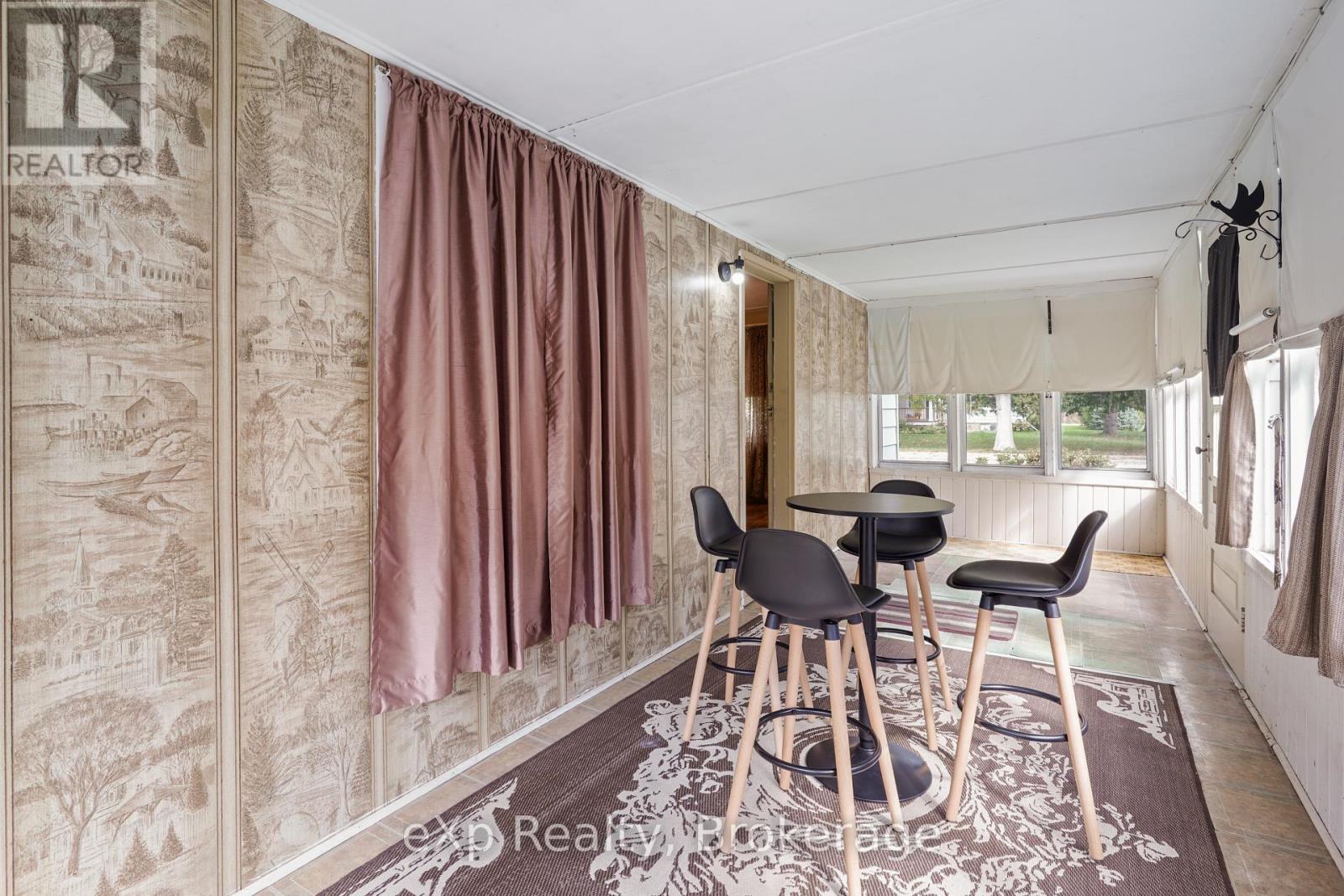 21 Elgin Street, Southwest Middlesex, Ontario  N0L 1A0 - Photo 5 - X12804378