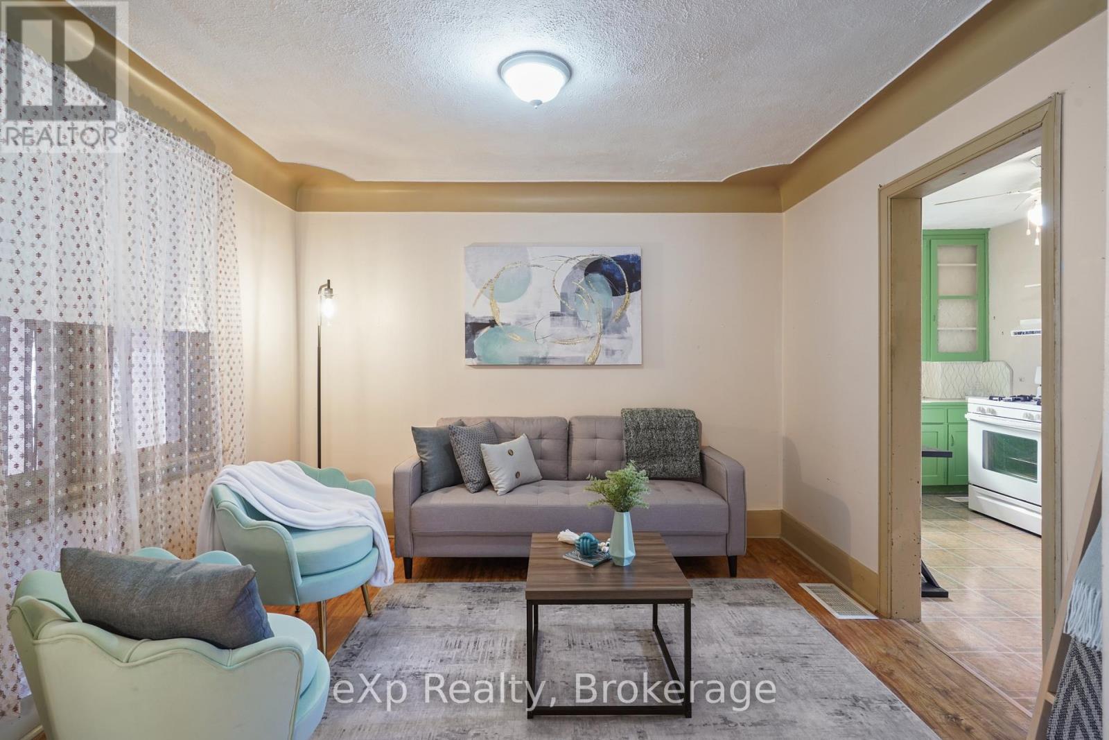 21 Elgin Street, Southwest Middlesex, Ontario  N0L 1A0 - Photo 6 - X12804378