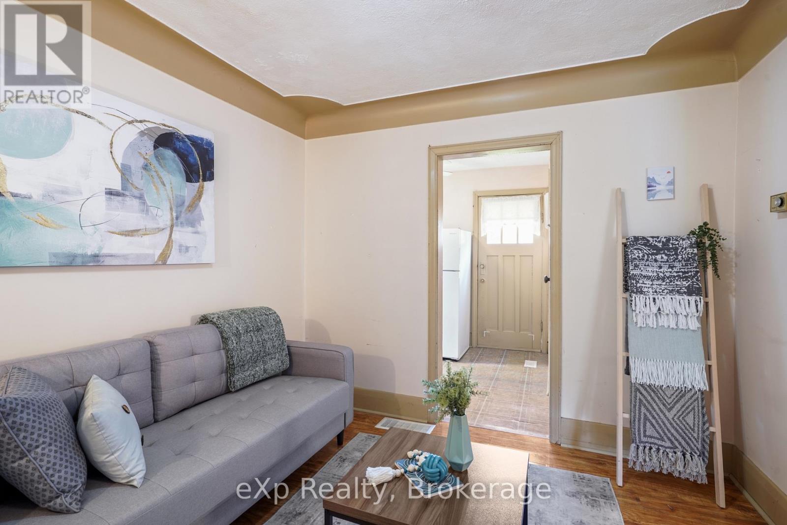 21 Elgin Street, Southwest Middlesex, Ontario  N0L 1A0 - Photo 7 - X12804378