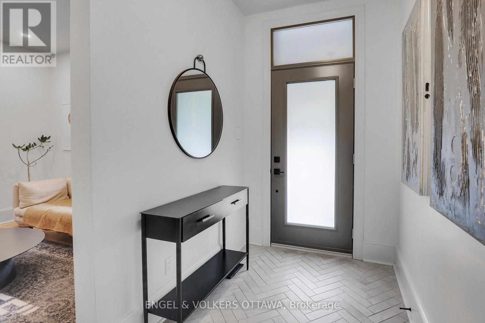 597 Maclaren Street, Ottawa, Ontario  K1R 5K8 - Photo 10 - X12804354