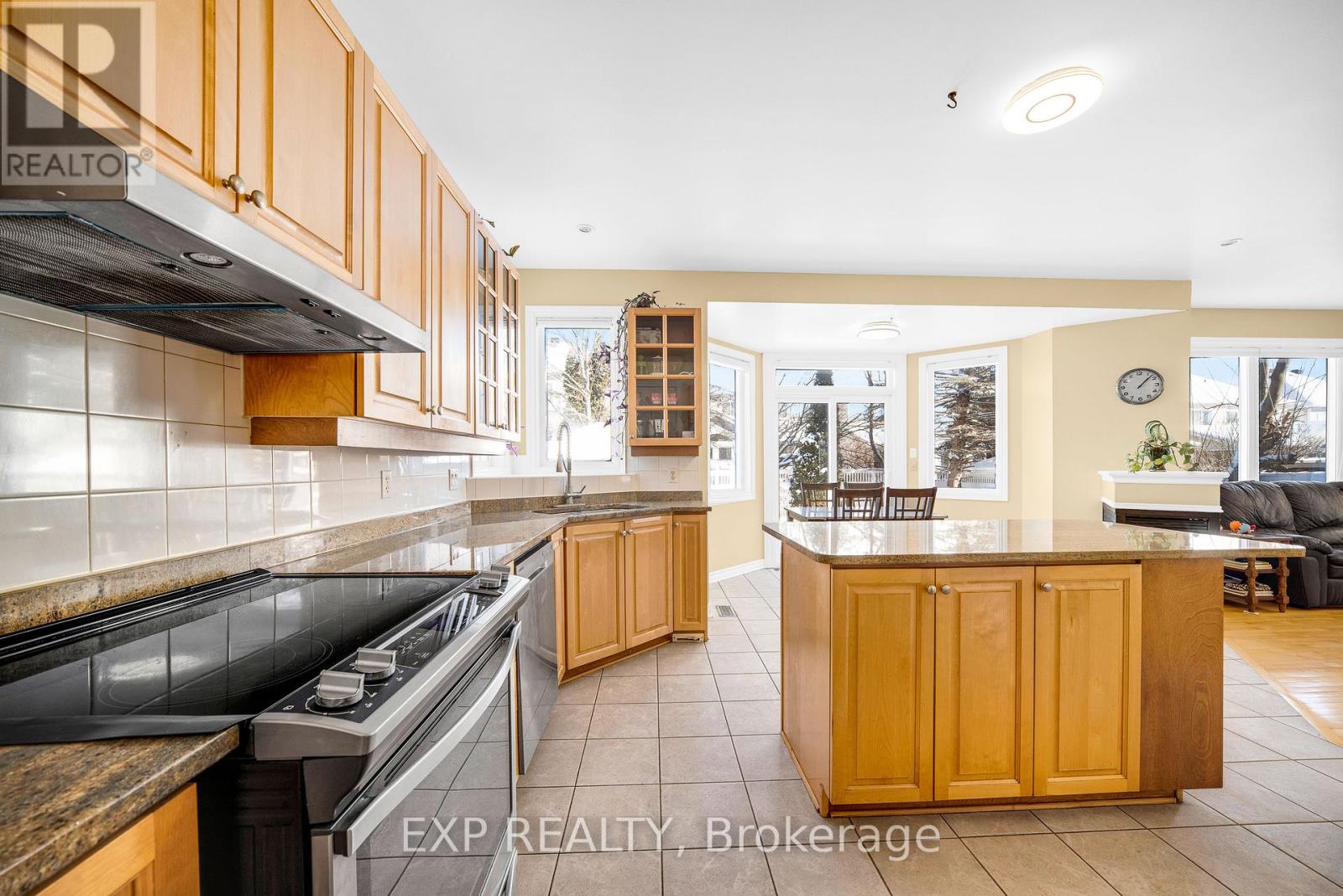 166 Hemlo Crescent, Ottawa, Ontario  K2T 1E4 - Photo 15 - X12804366