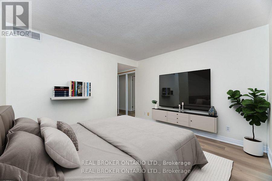 2301 - 50 Lombard Street, Toronto, Ontario  M5C 2X4 - Photo 19 - C12804380