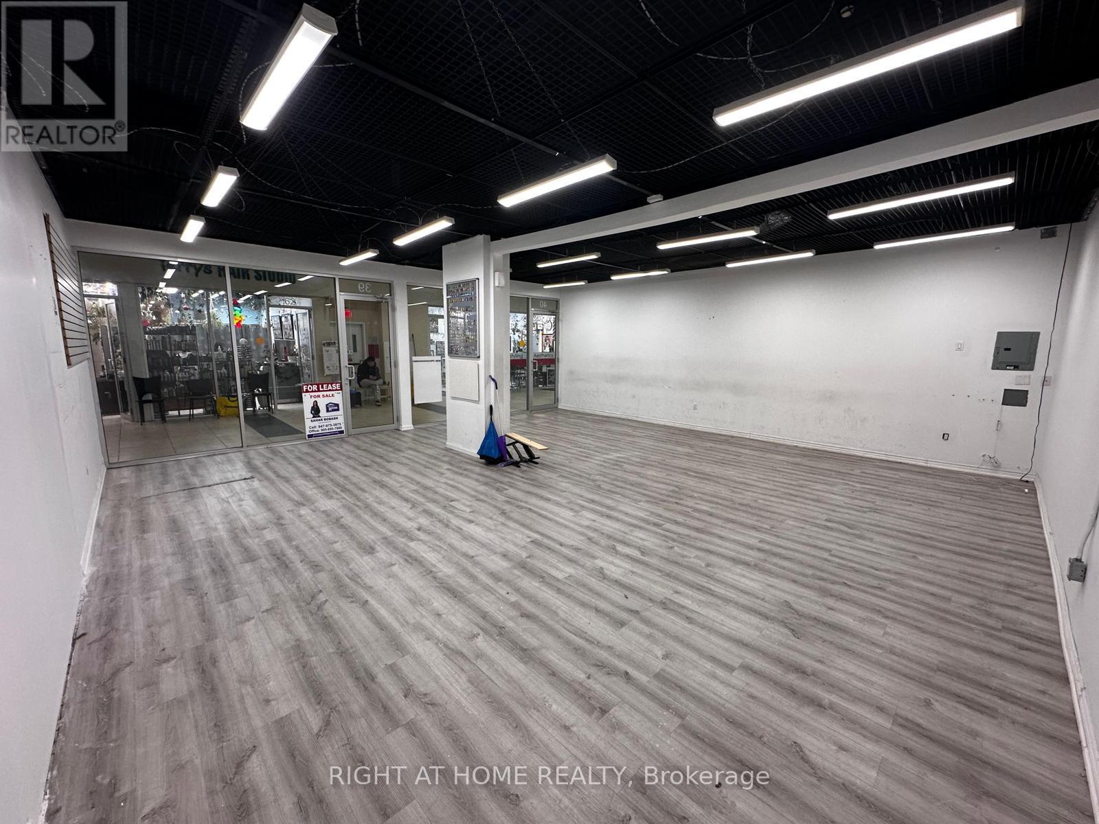 39 - 384 Yonge Street, Toronto, Ontario  M5B 1S8 - Photo 6 - C12804420