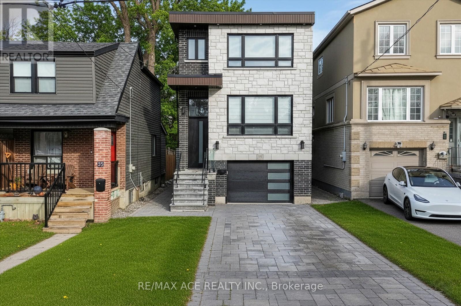 33 AUGUST AVENUE, Toronto, Ontario