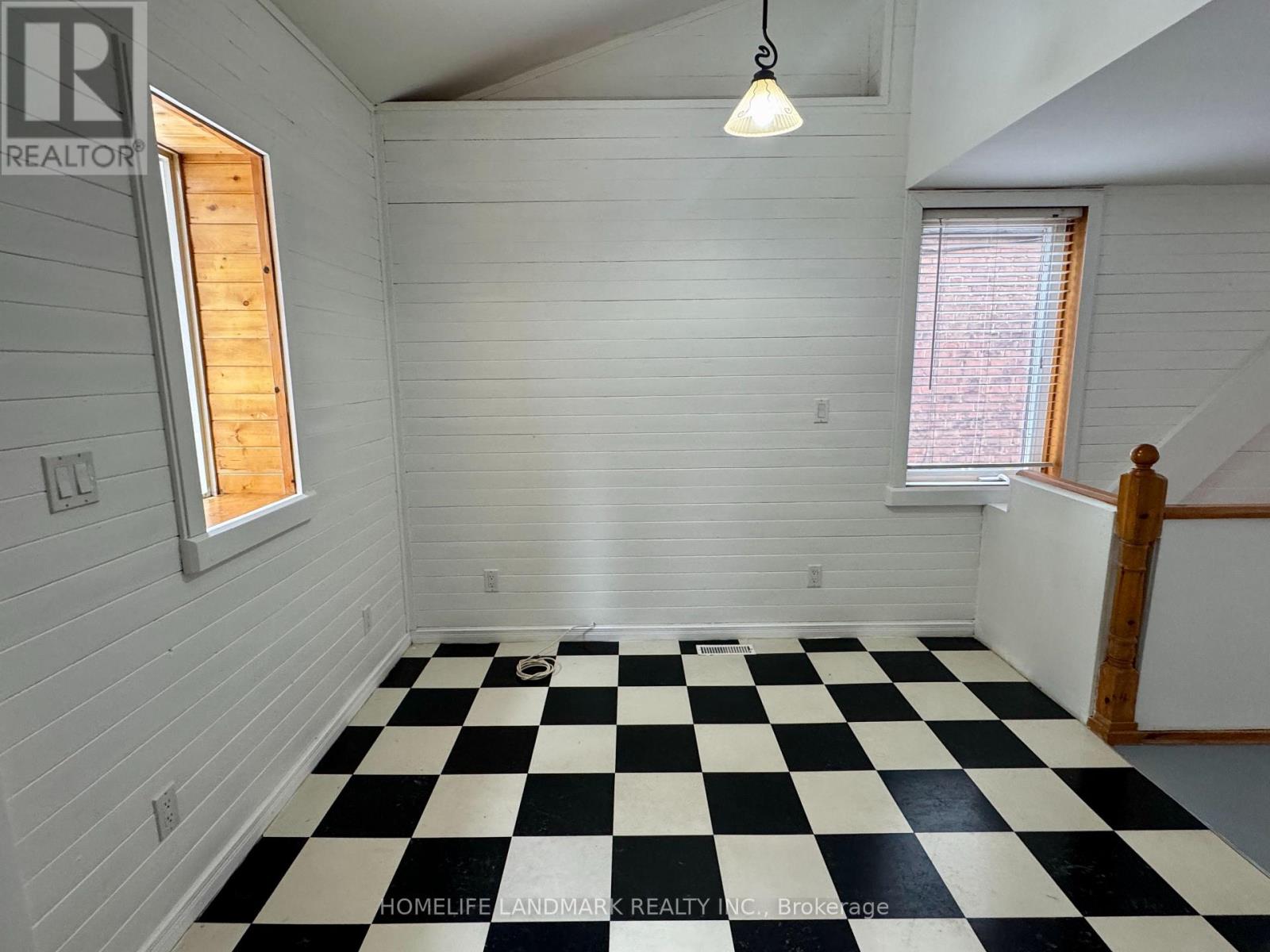 1138 Woodbine Avenue, Toronto, Ontario  M4C 4C8 - Photo 11 - E12804388