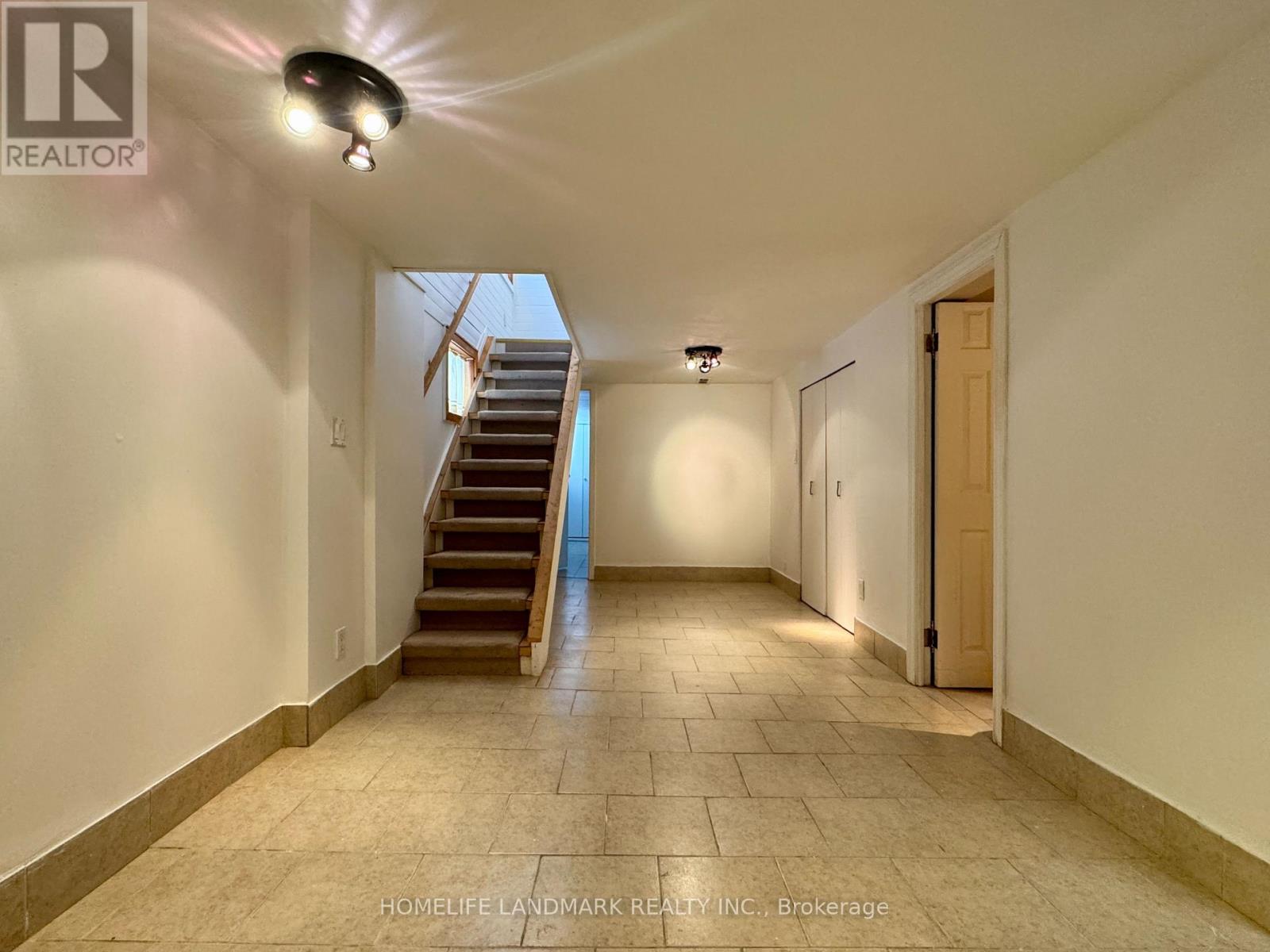 1138 Woodbine Avenue, Toronto, Ontario  M4C 4C8 - Photo 12 - E12804388