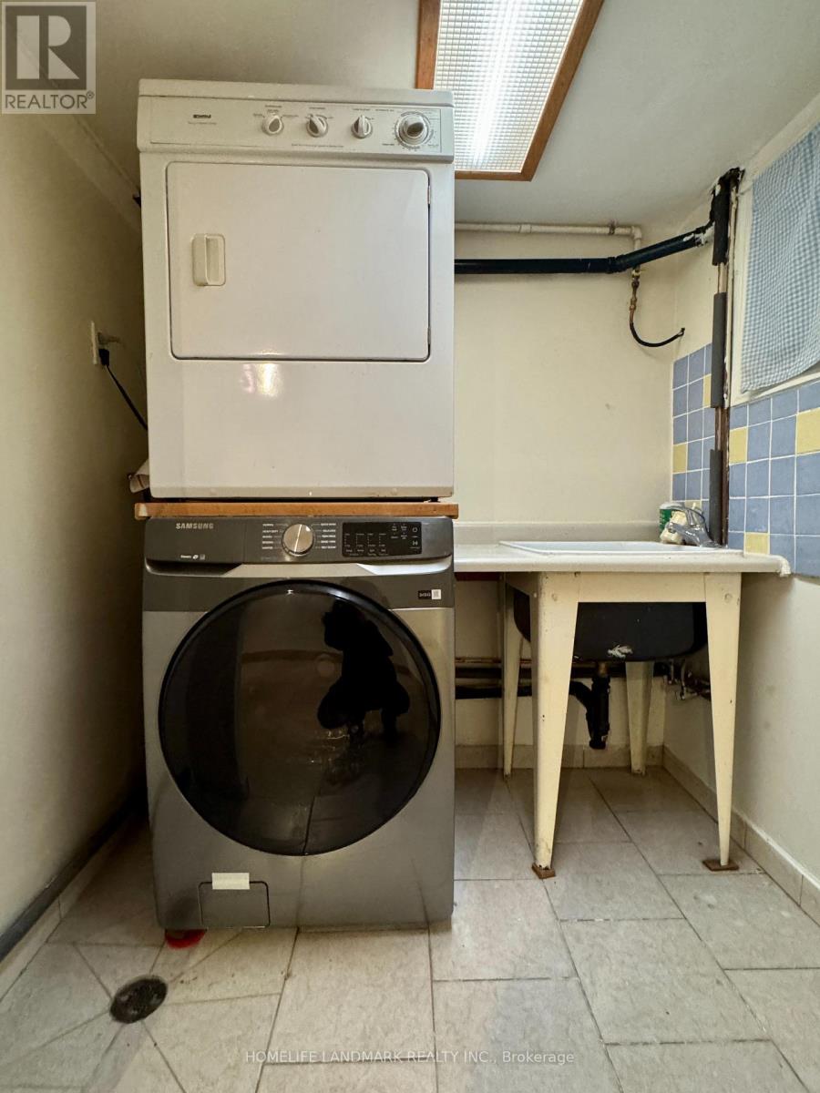 1138 Woodbine Avenue, Toronto, Ontario  M4C 4C8 - Photo 16 - E12804388