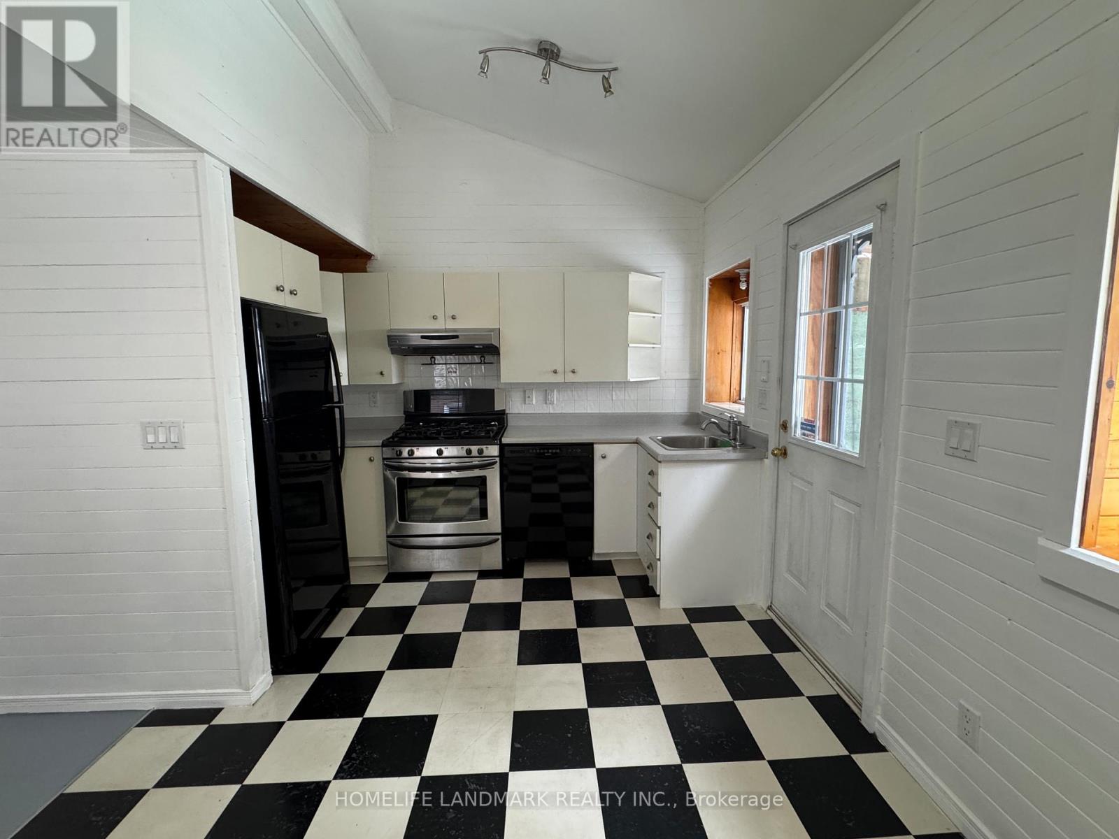 1138 Woodbine Avenue, Toronto, Ontario  M4C 4C8 - Photo 9 - E12804388