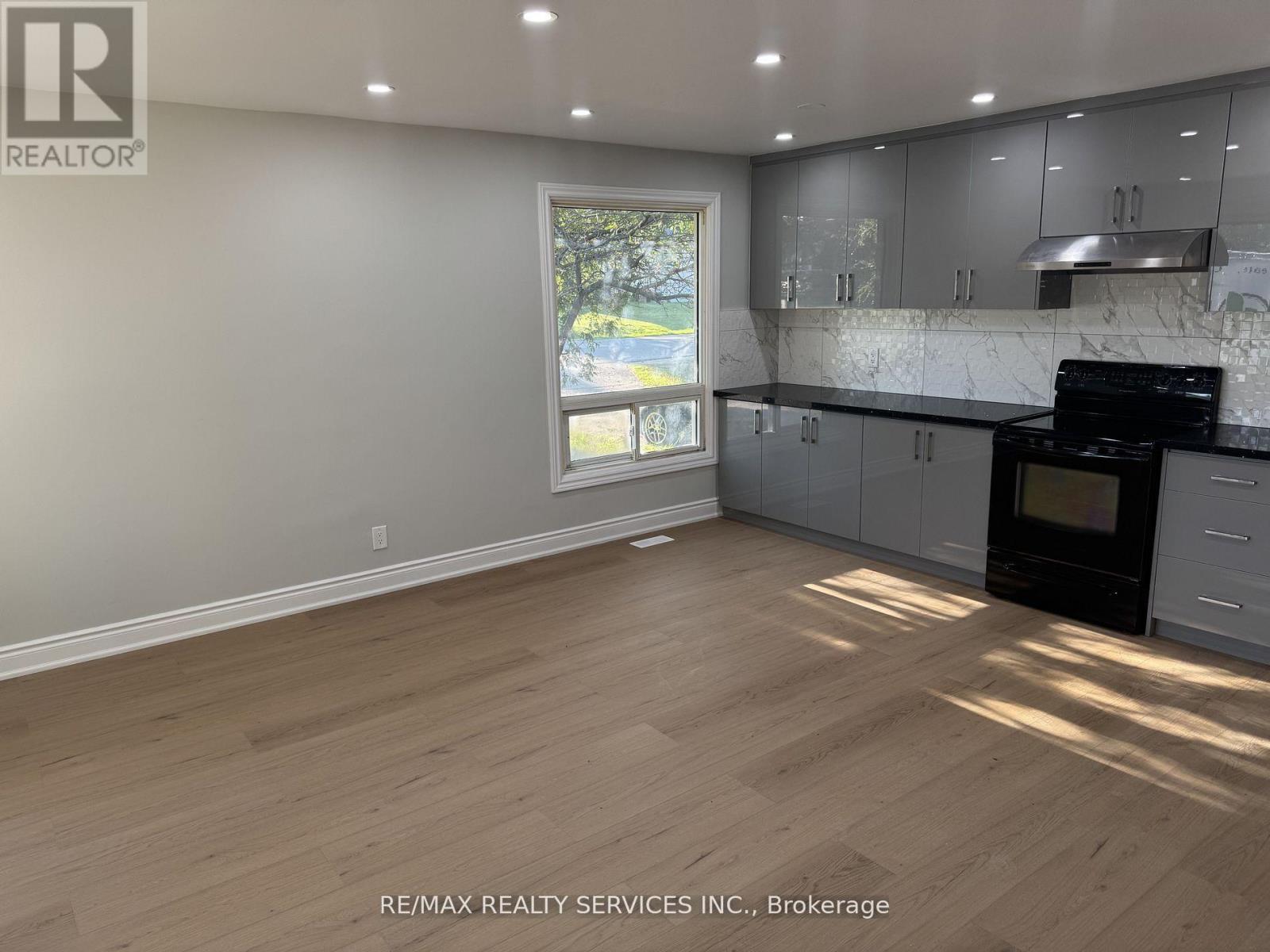 Upper - 41 Maclaren Avenue, Barrie (Painswick North), Ontario  L4N 3Y1 - Photo 5 - S12804390