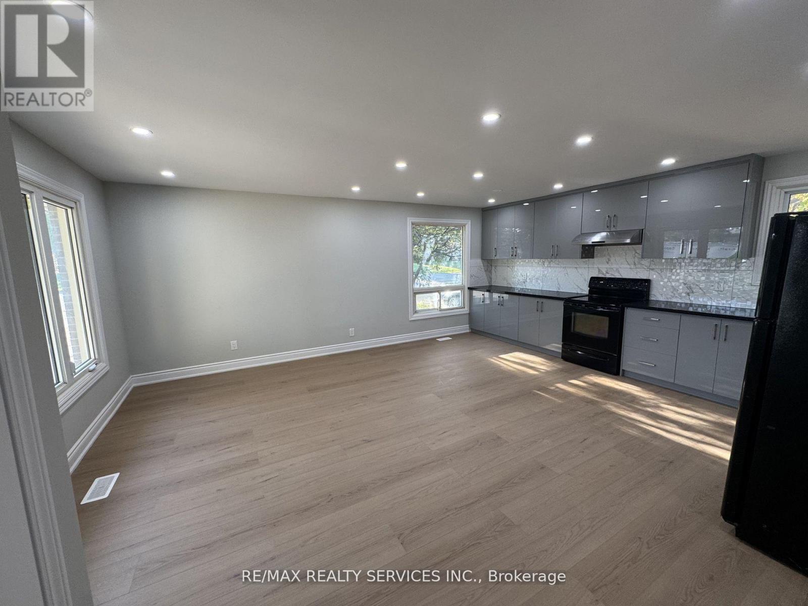 Upper - 41 Maclaren Avenue, Barrie (Painswick North), Ontario  L4N 3Y1 - Photo 6 - S12804390