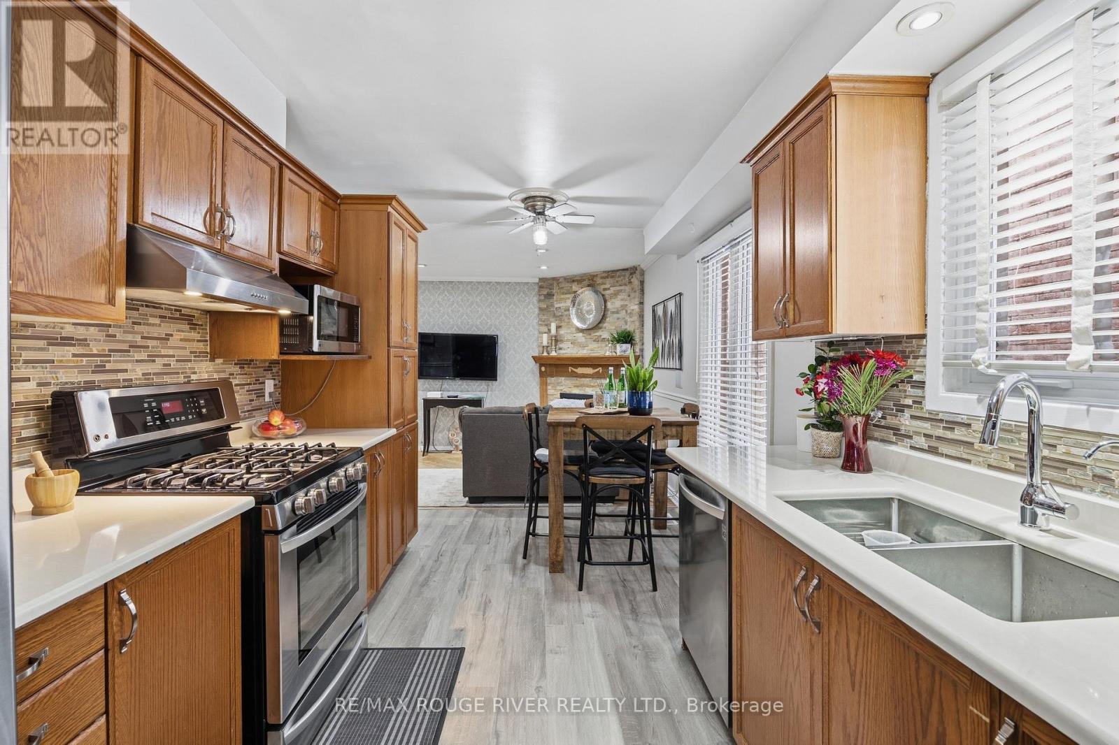 767 Hampton Court, Pickering, Ontario  L1W 3M3 - Photo 13 - E12804370