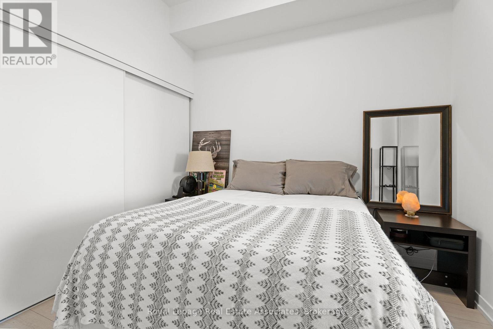 919 - 270 Dufferin Street, Toronto, Ontario  M6K 0H8 - Photo 13 - W12804368