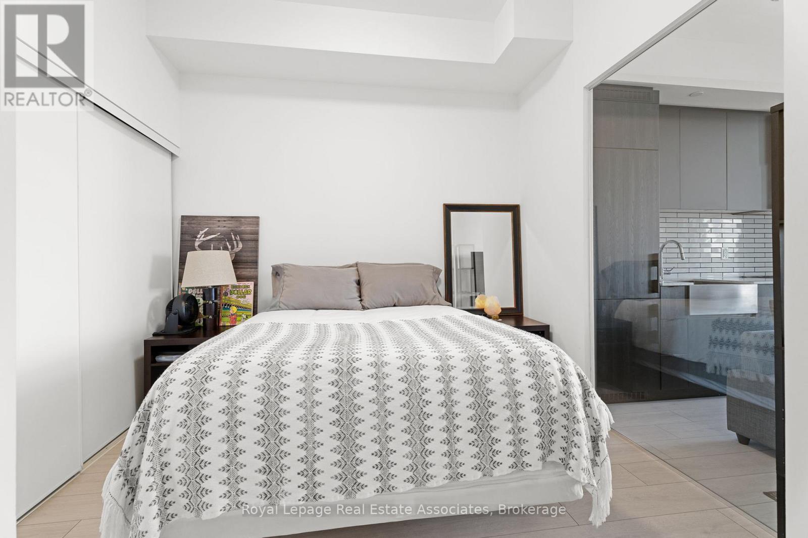 919 - 270 Dufferin Street, Toronto, Ontario  M6K 0H8 - Photo 14 - W12804368