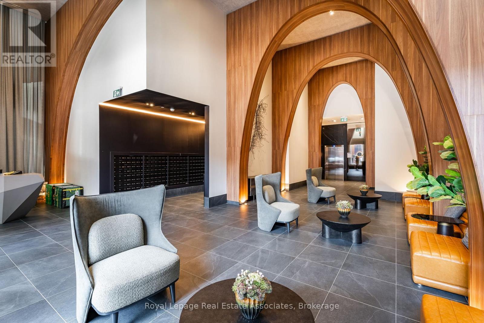 919 - 270 Dufferin Street, Toronto, Ontario  M6K 0H8 - Photo 6 - W12804368