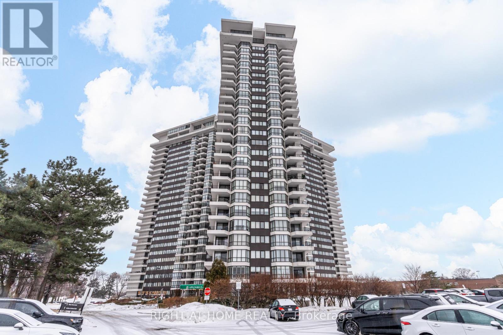 606 - 1333 Bloor Street, Mississauga, Ontario  L4Y 3T6 - Photo 3 - W12804408