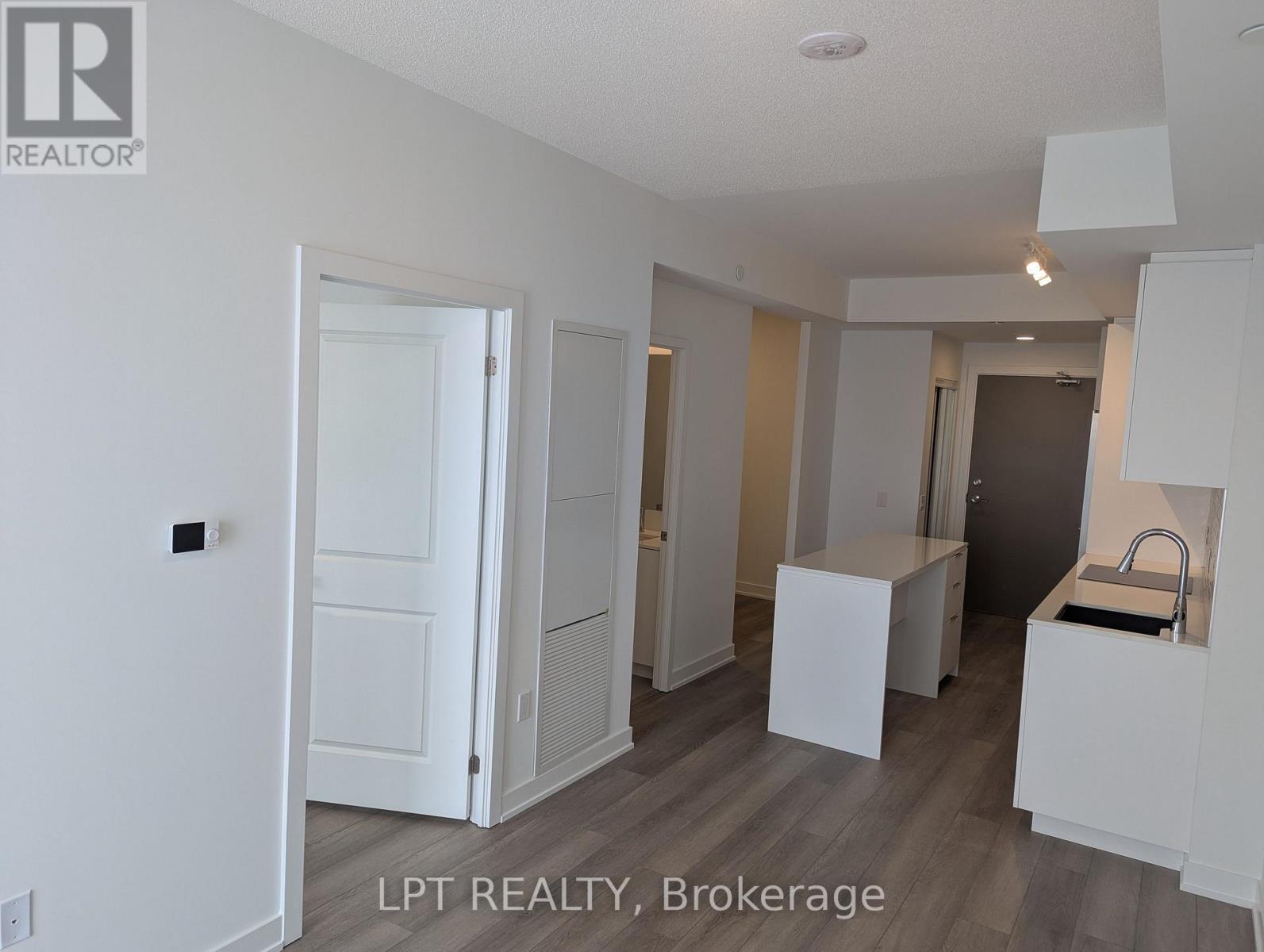 15 Skyridge Drive, Brampton, Ontario  L6P 4S3 - Photo 5 - W12804352