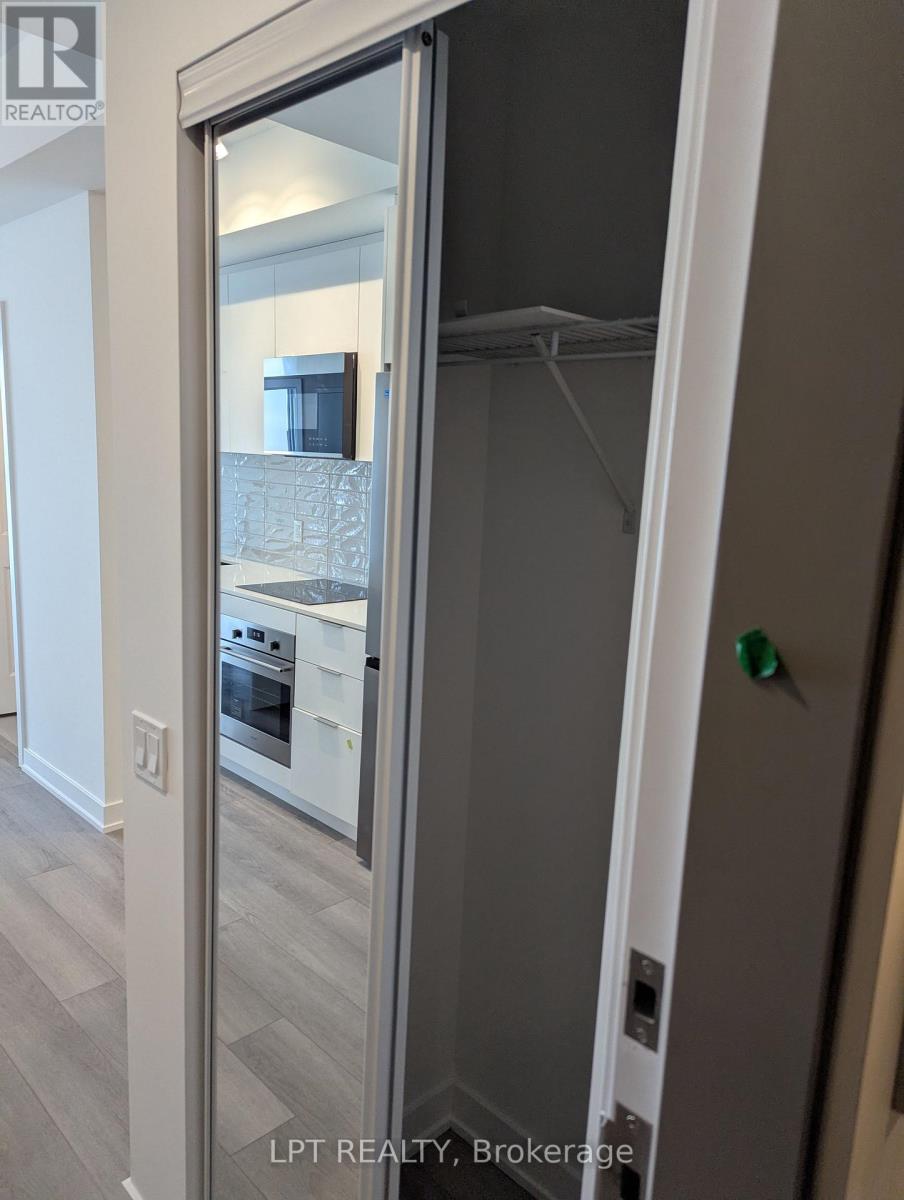 15 Skyridge Drive, Brampton, Ontario  L6P 4S3 - Photo 7 - W12804352