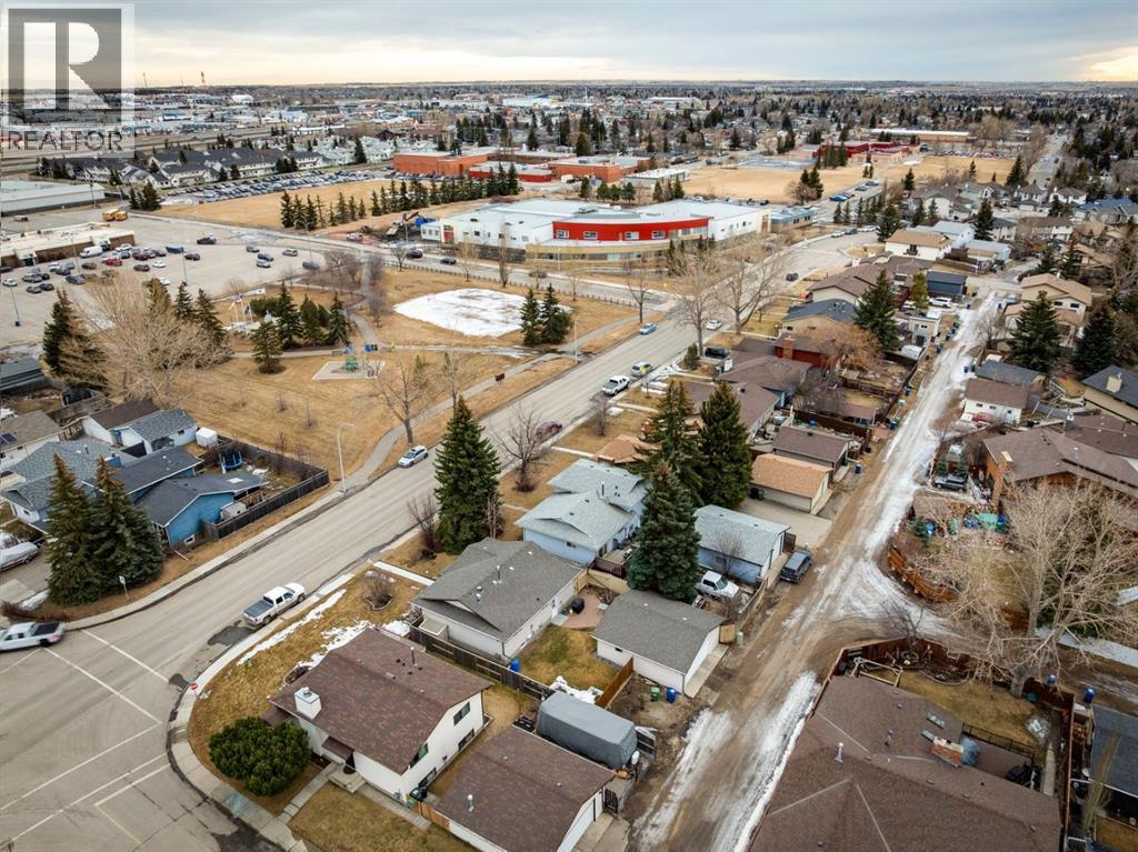 290 Jensen Drive Ne, Airdrie, Alberta  T4B 1N9 - Photo 4 - A2284195