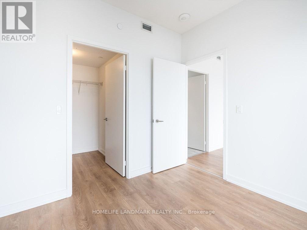 2011 - 117 Mcmahon Drive, Toronto, Ontario  M2K 0E4 - Photo 13 - C12804432