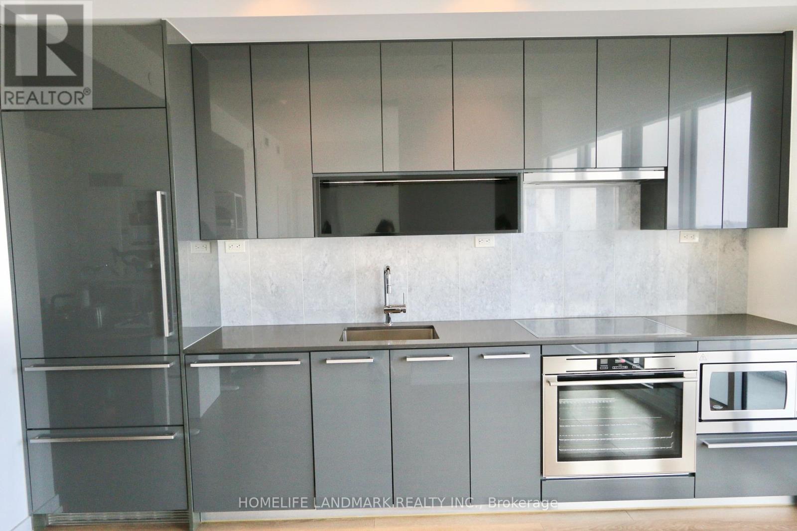 2011 - 117 Mcmahon Drive, Toronto, Ontario  M2K 0E4 - Photo 4 - C12804432