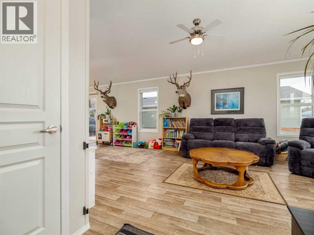 221 4 Street, Cowley, Alberta  T0K 0P0 - Photo 3 - A2287711