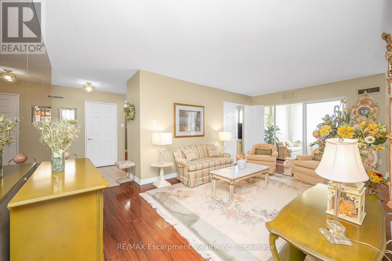 809 - 20 Cherrytree Drive, Brampton, Ontario  L6Y 3V1 - Photo 8 - W12804478