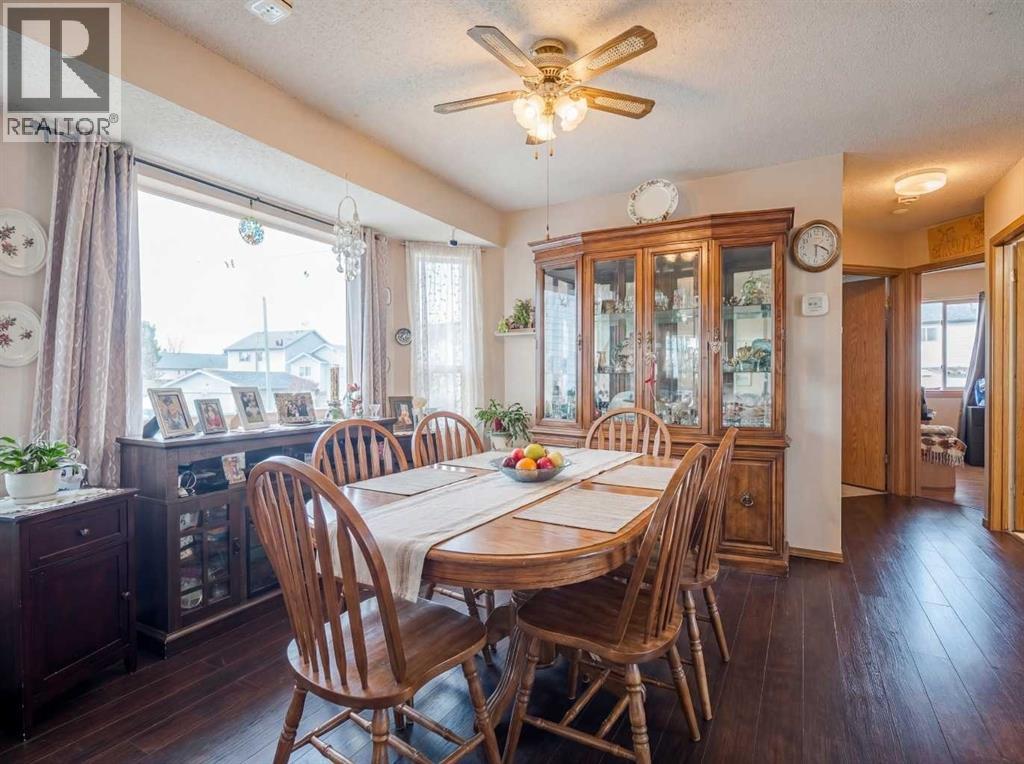 206 Saratoga Close Ne, Calgary, Alberta  T1Y 7A1 - Photo 3 - A2287199