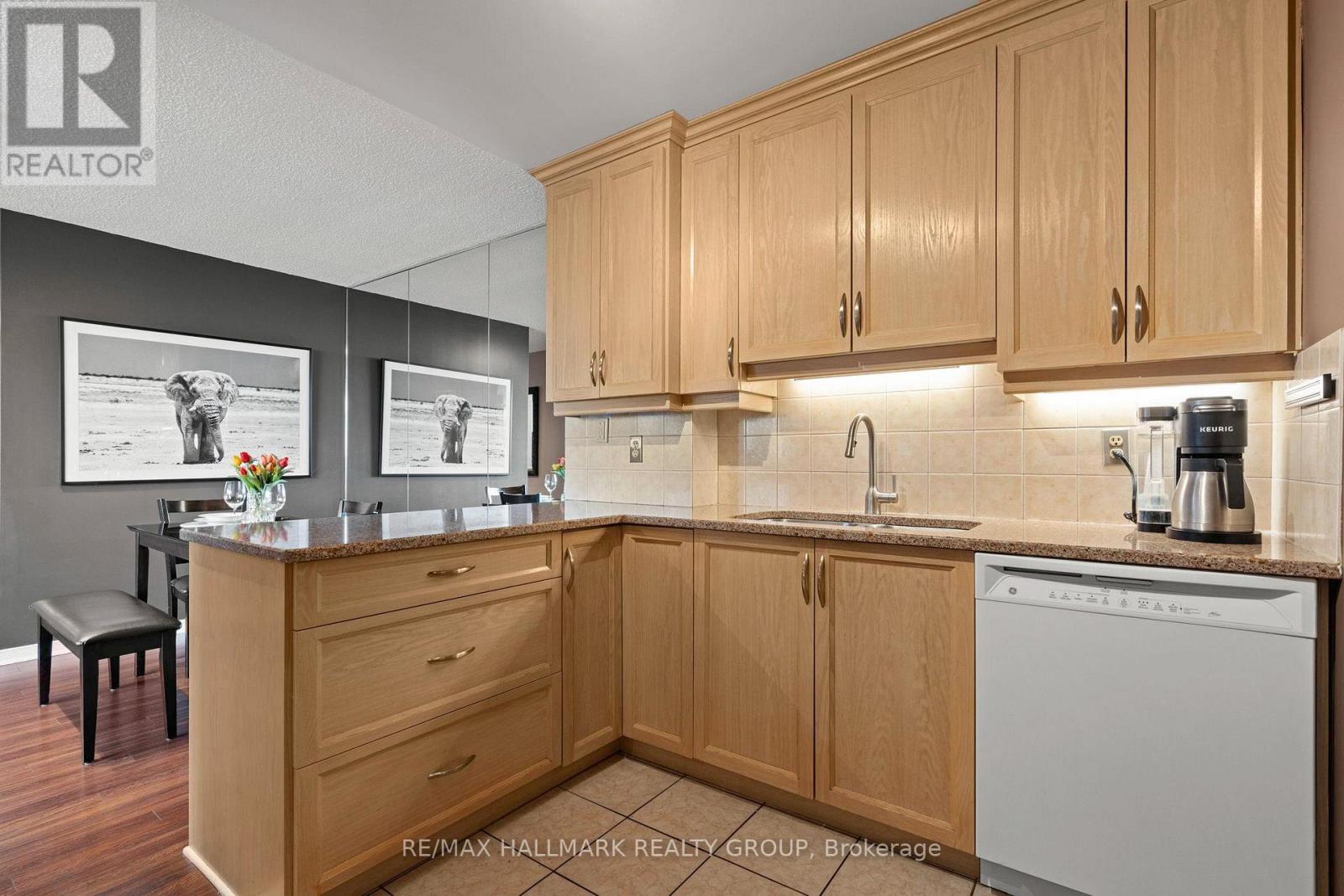 2301 - 500 Laurier Avenue W, Ottawa, Ontario  K1R 5E1 - Photo 11 - X12804452