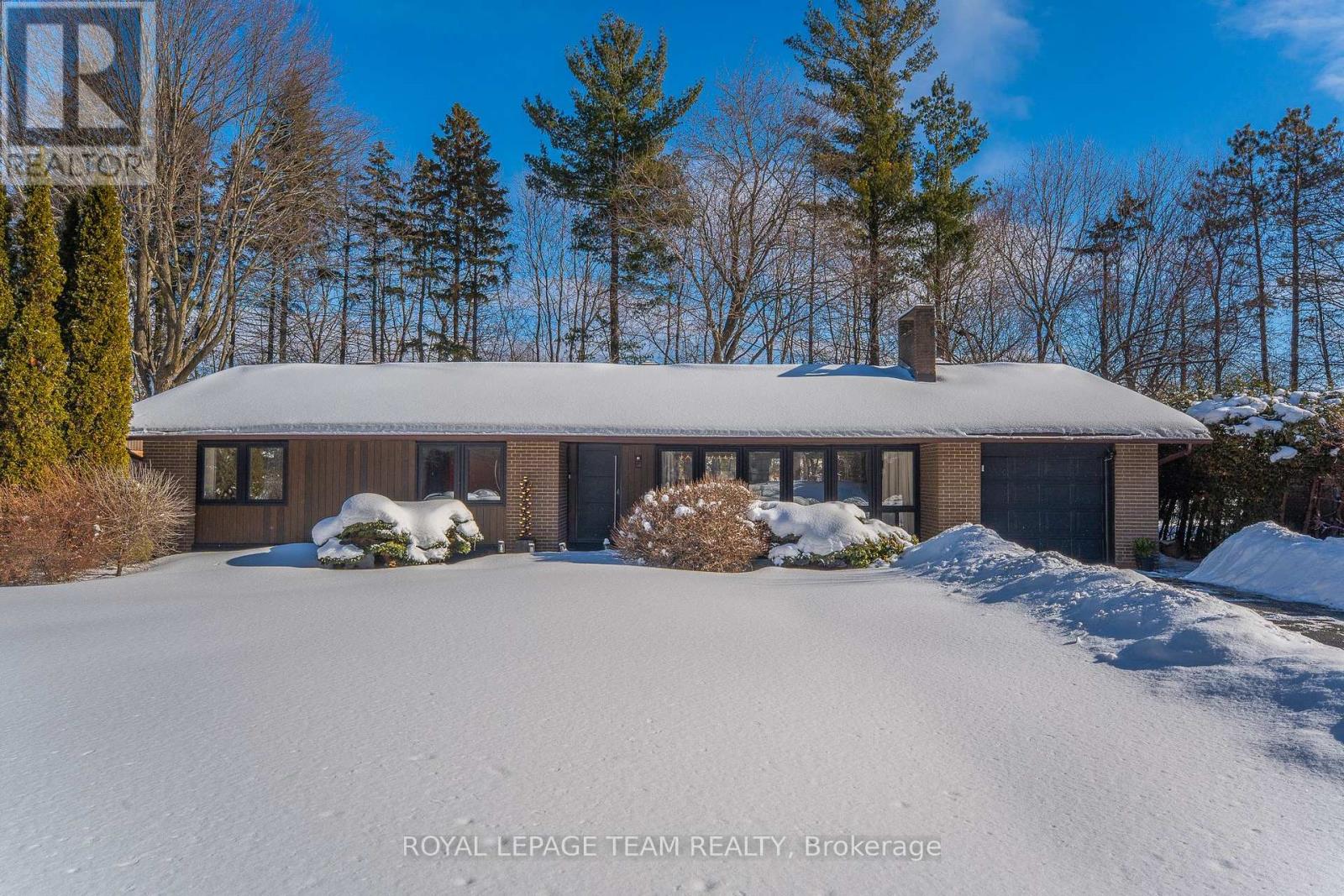 15 LEACOCK DRIVE, Ottawa, Ontario