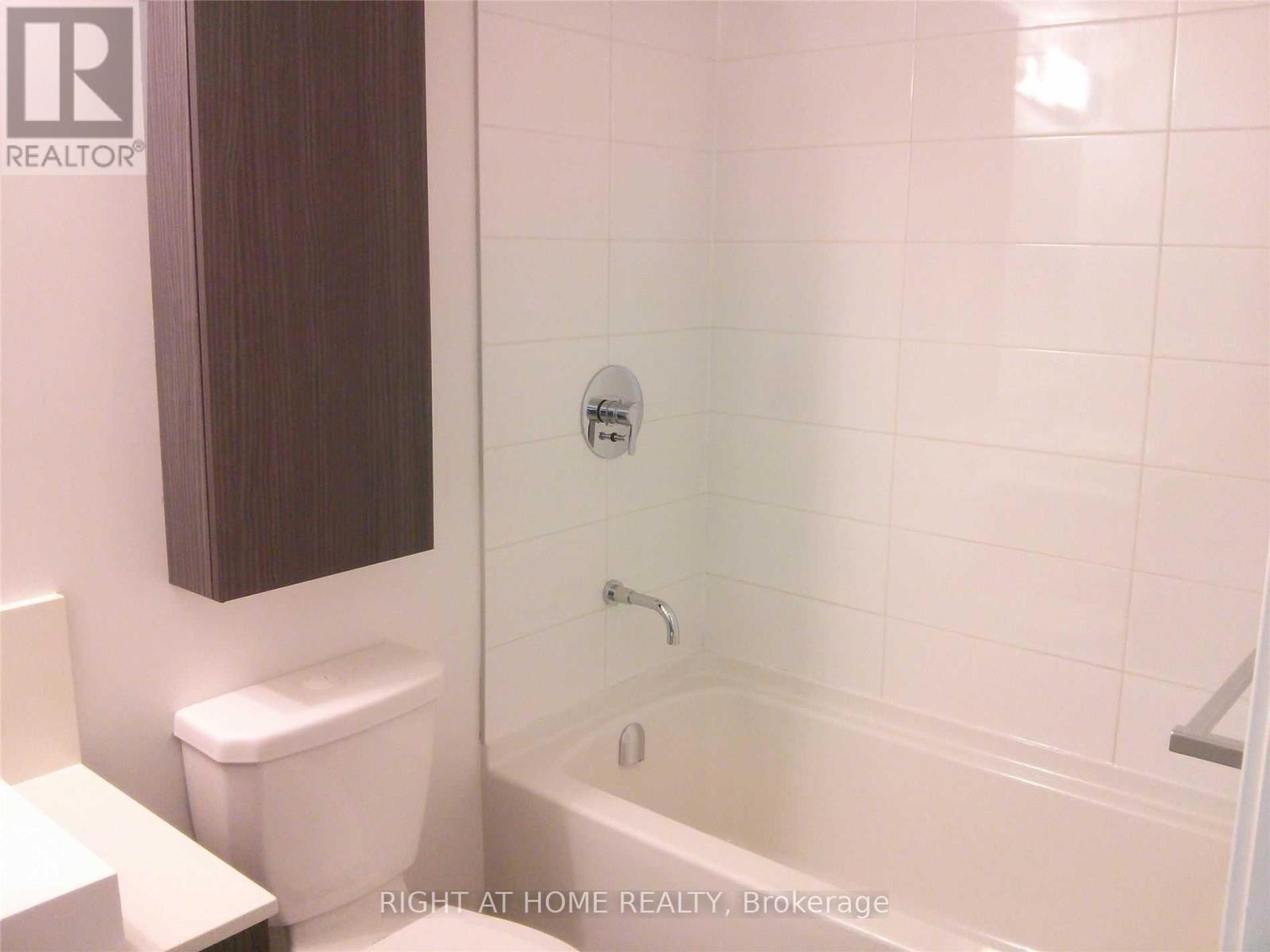 1011 - 68 Shuter Street, Toronto, Ontario  M5B 1B4 - Photo 6 - C12804454