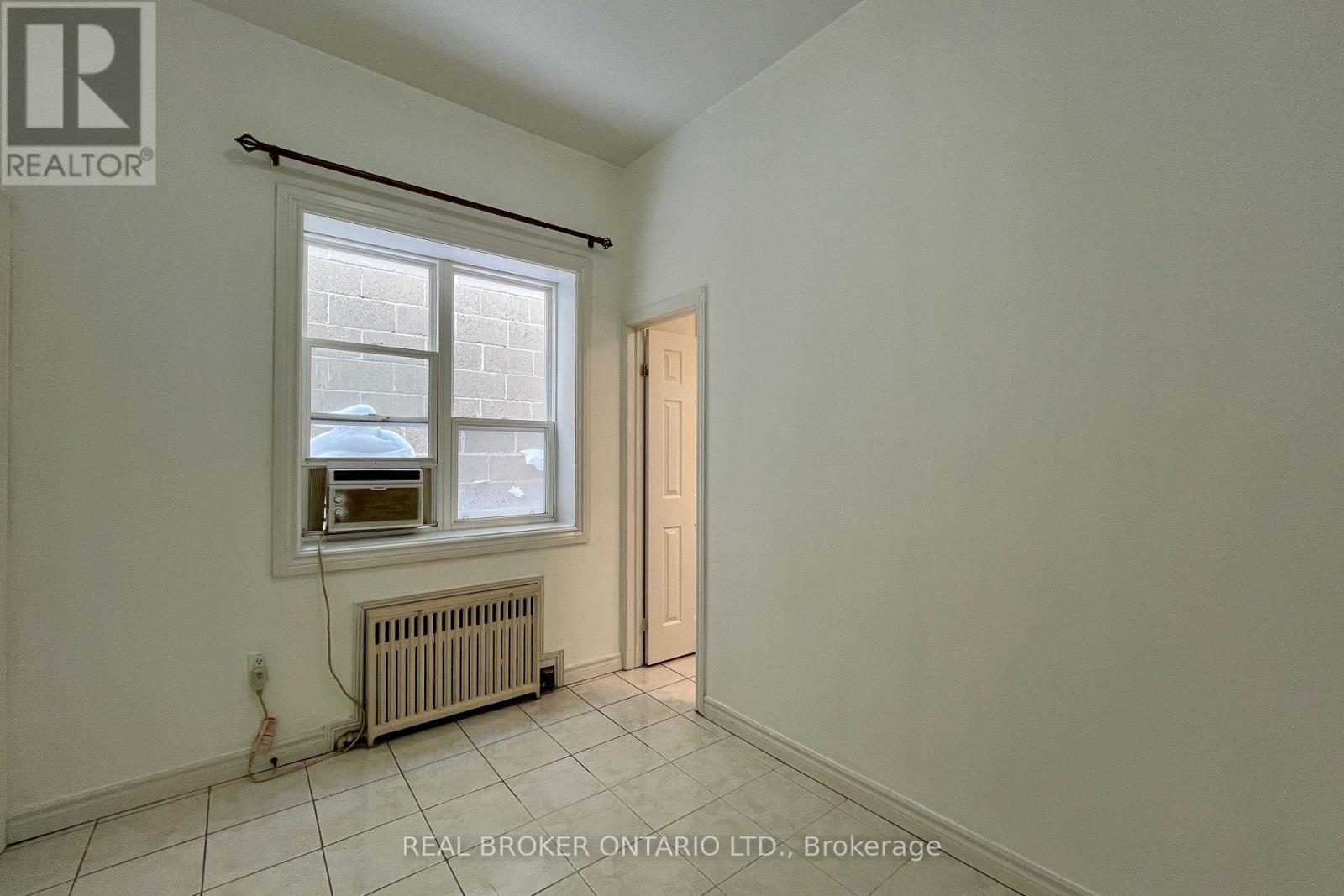 2 - 274 Coxwell Avenue, Toronto, Ontario  M4L 3B6 - Photo 8 - E12804464