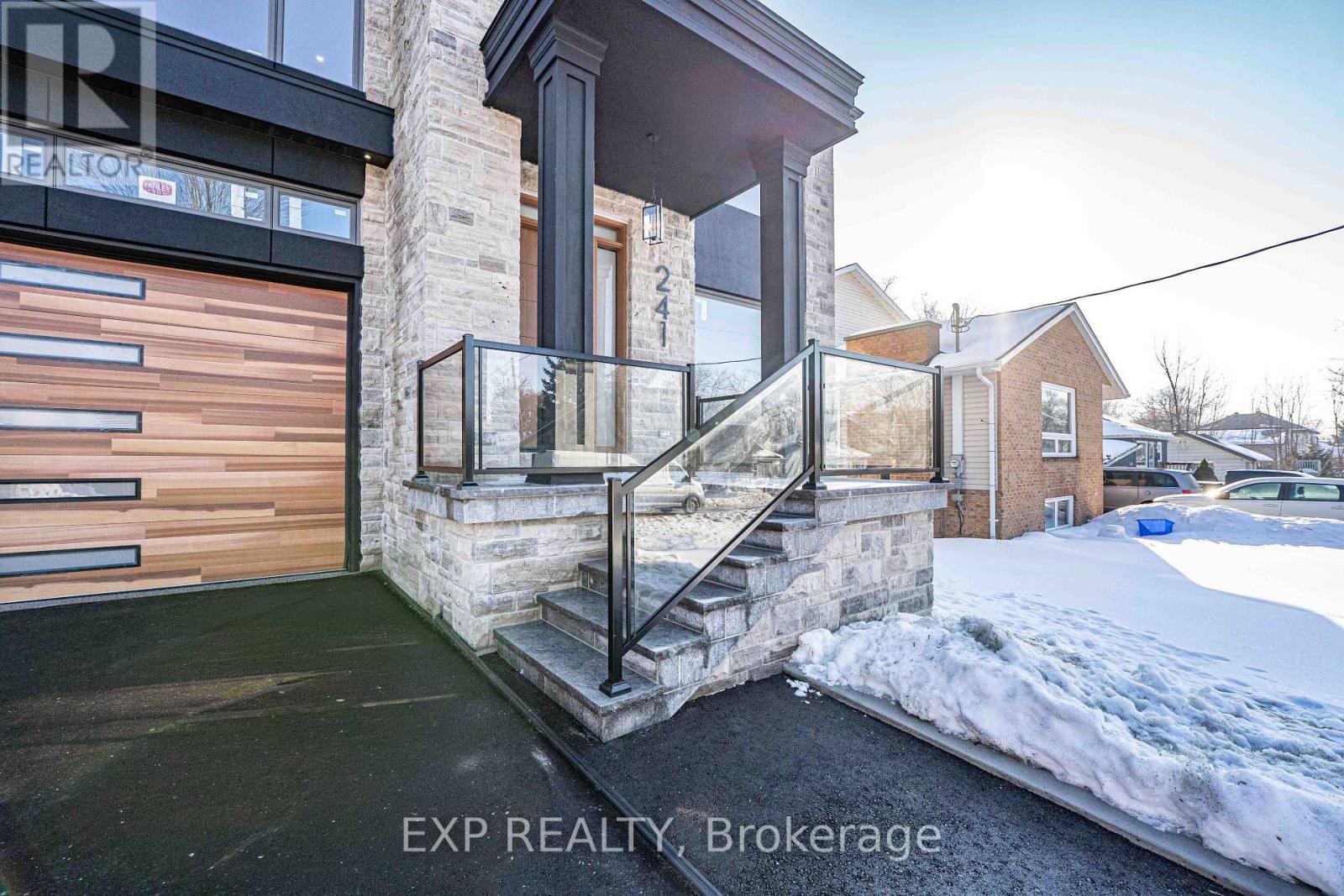 241 Parkway Avenue, Georgina, Ontario  L4P 2W1 - Photo 3 - N12804476