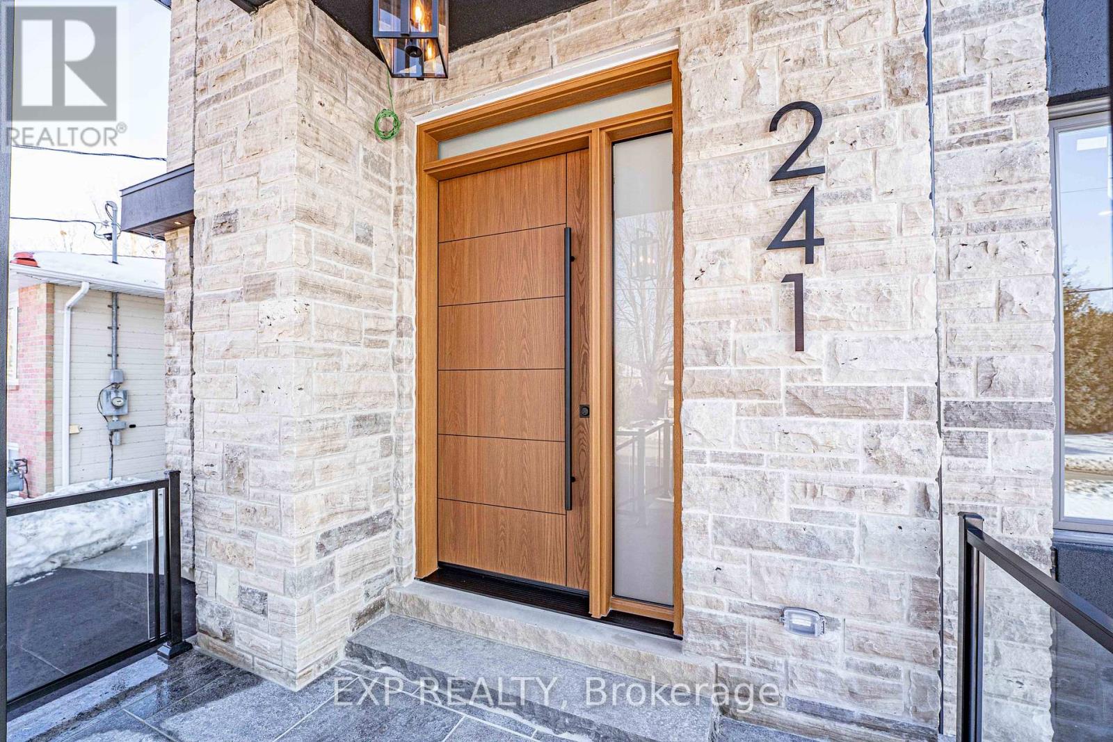 241 Parkway Avenue, Georgina, Ontario  L4P 2W1 - Photo 4 - N12804476