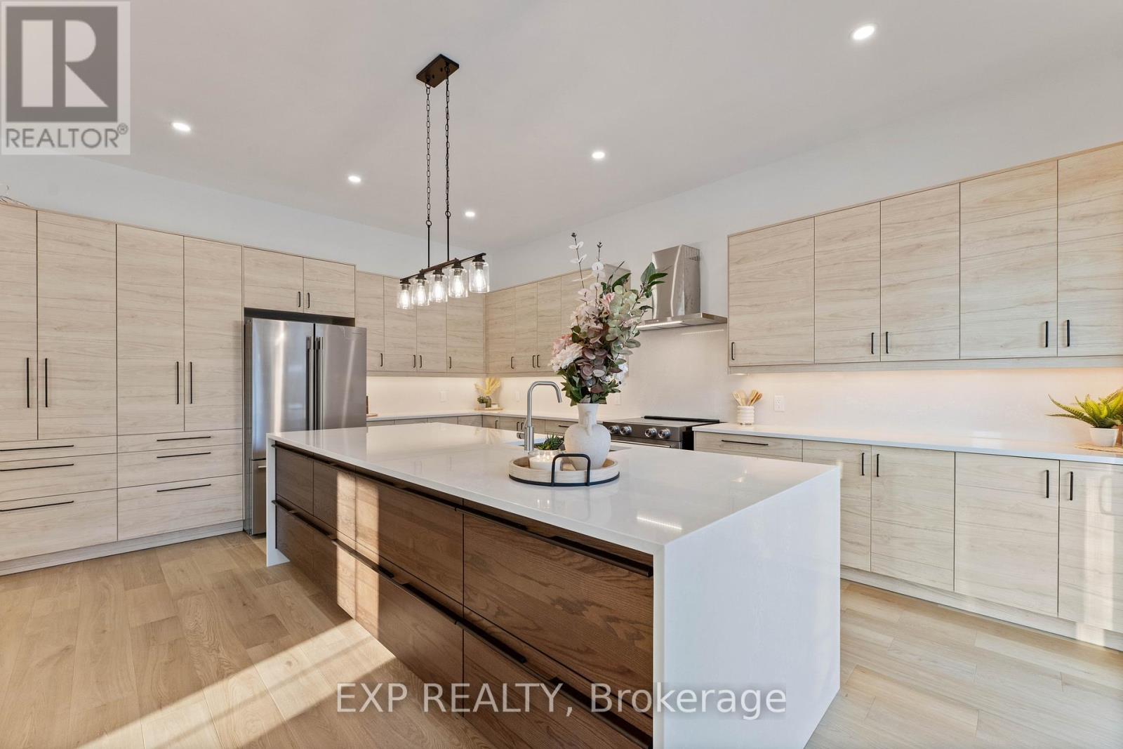 241 Parkway Avenue, Georgina, Ontario  L4P 2W1 - Photo 8 - N12804476