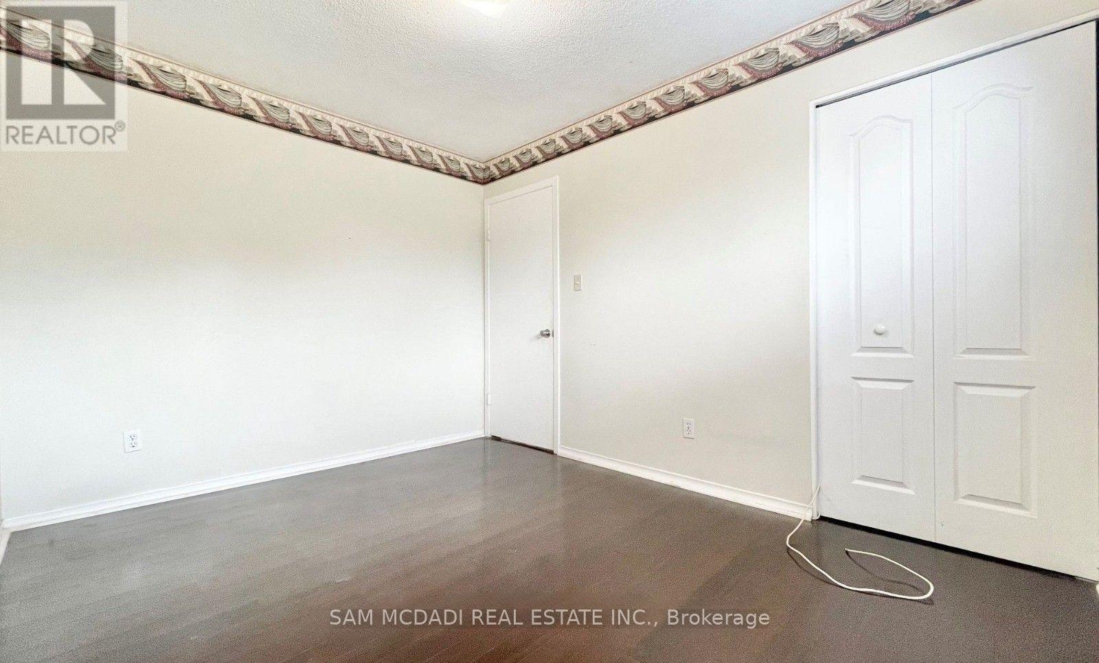 257 Thorncrest Drive, Waterloo, Ontario  N2L 4L2 - Photo 12 - X12804472