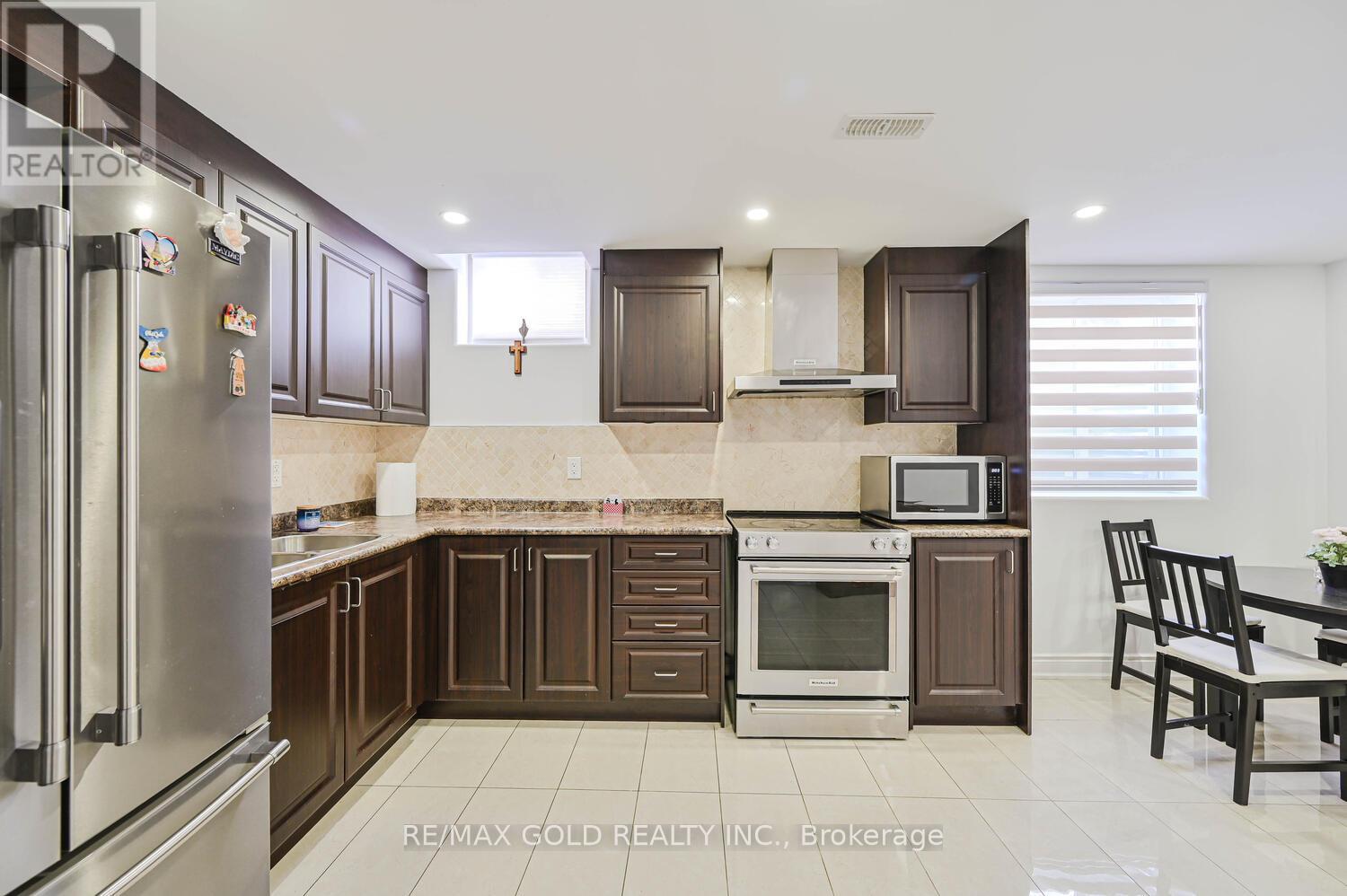 125 Squire Ellis Drive, Brampton, Ontario  L6P 4J4 - Photo 40 - W12798184