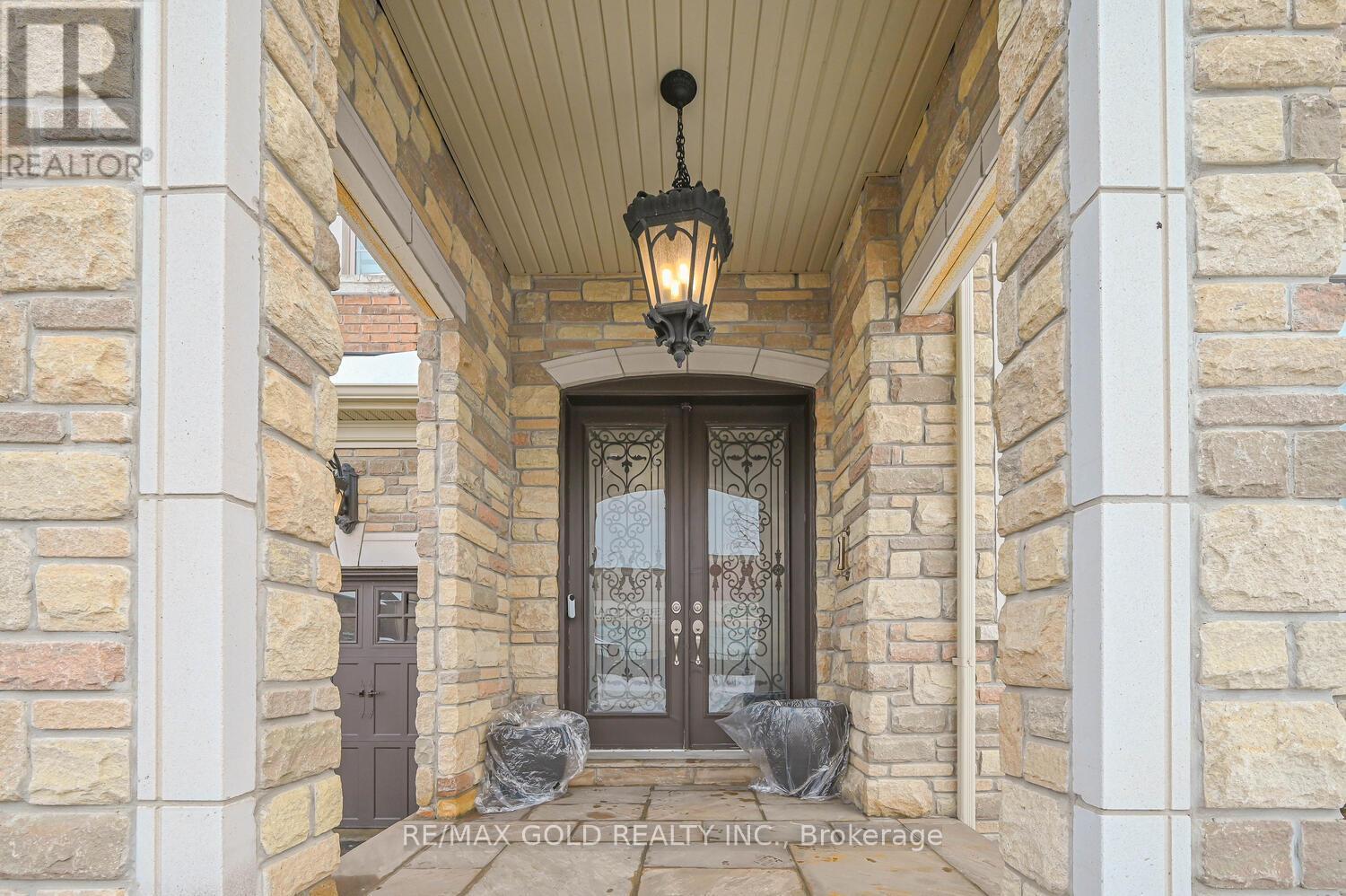 125 Squire Ellis Drive, Brampton, Ontario  L6P 4J4 - Photo 5 - W12798184