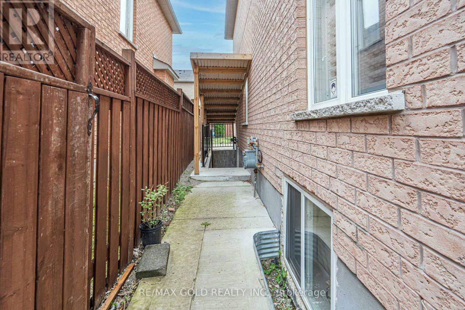 72 Barleyfield Road, Brampton, Ontario  L6R 2J1 - Photo 41 - W12790800