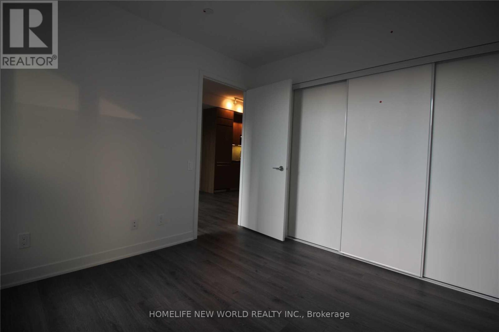 209 - 90 Queens Wharf Road, Toronto, Ontario  M5V 0J4 - Photo 5 - C12804486