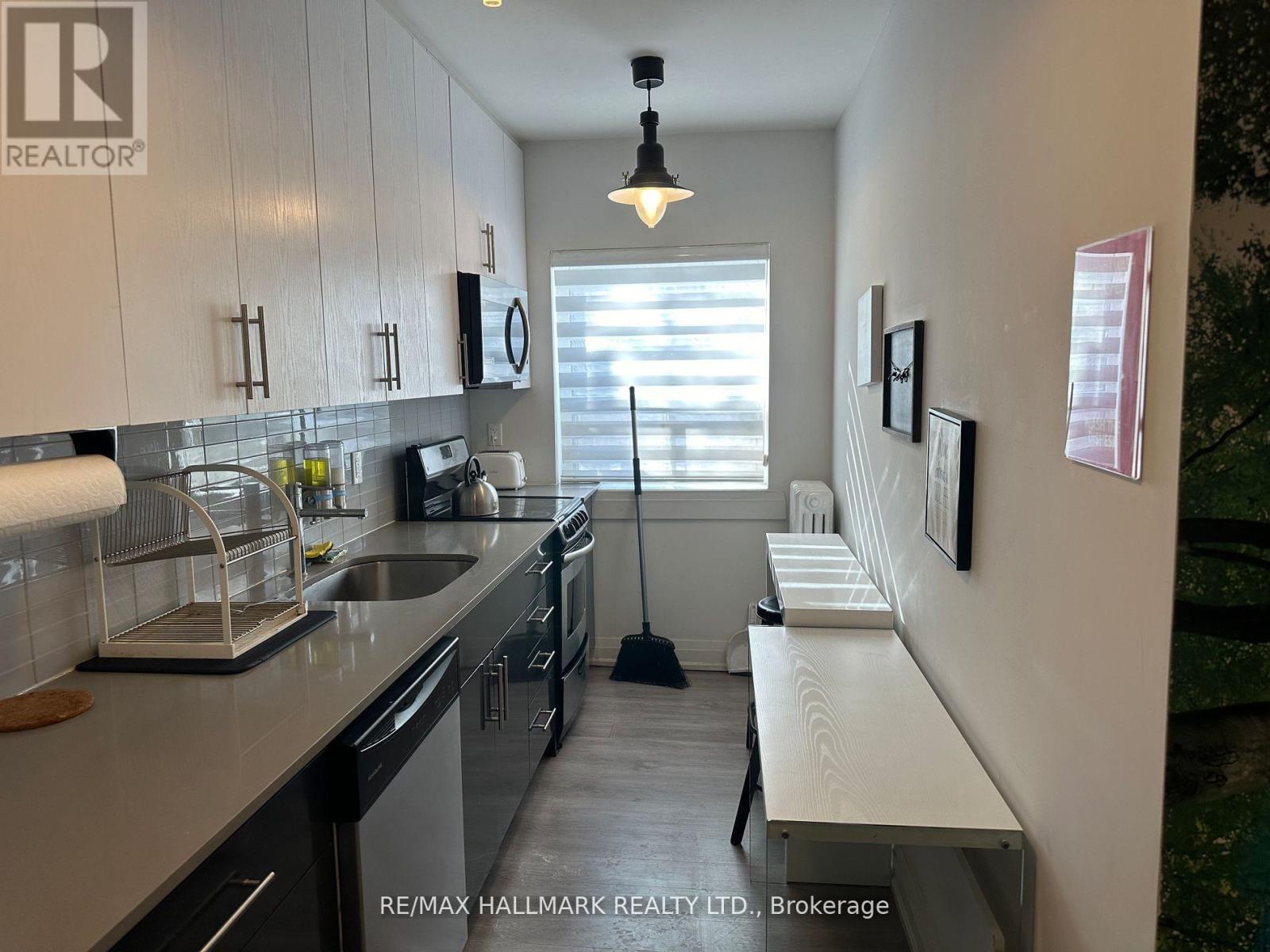 5 - 595 St Clair Avenue W, Toronto, Ontario  M6C 1A3 - Photo 3 - C12804518