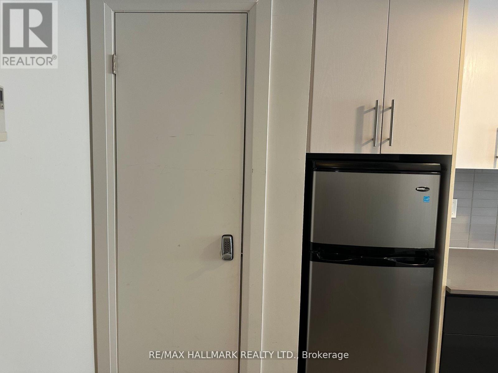 5 - 595 St Clair Avenue W, Toronto, Ontario  M6C 1A3 - Photo 5 - C12804518