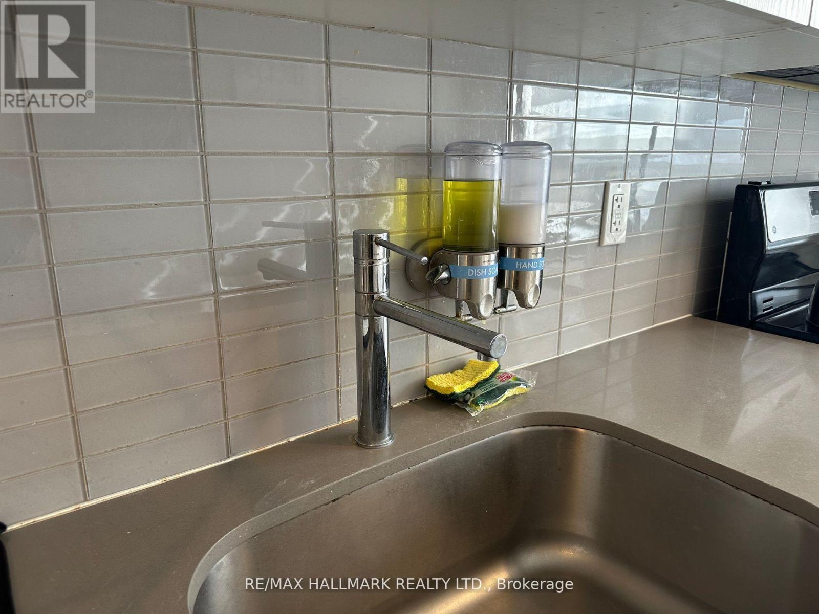 5 - 595 St Clair Avenue W, Toronto, Ontario  M6C 1A3 - Photo 8 - C12804518