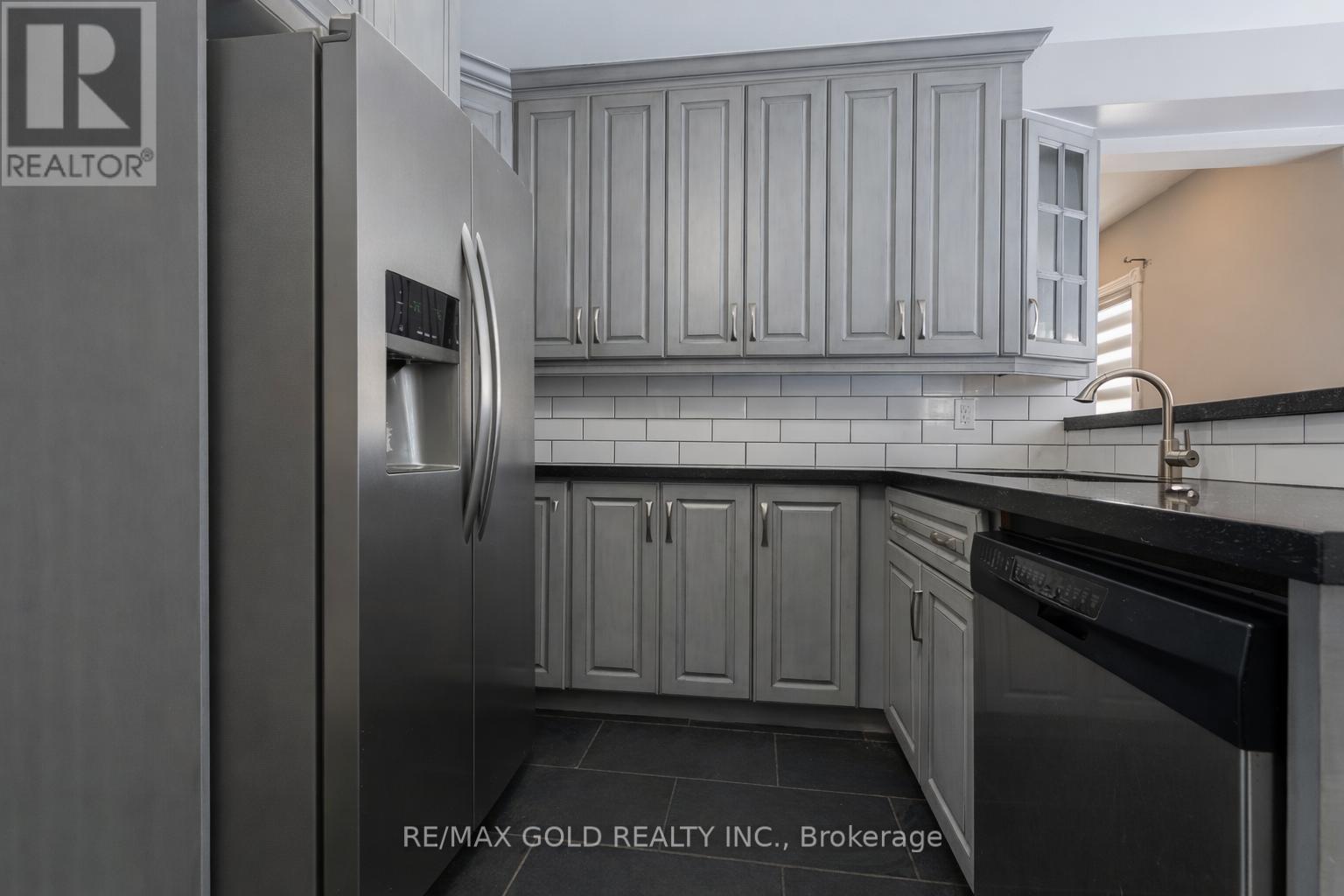 32 Courtsfield Crescent, Brampton, Ontario  L7A 2E2 - Photo 14 - W12761872